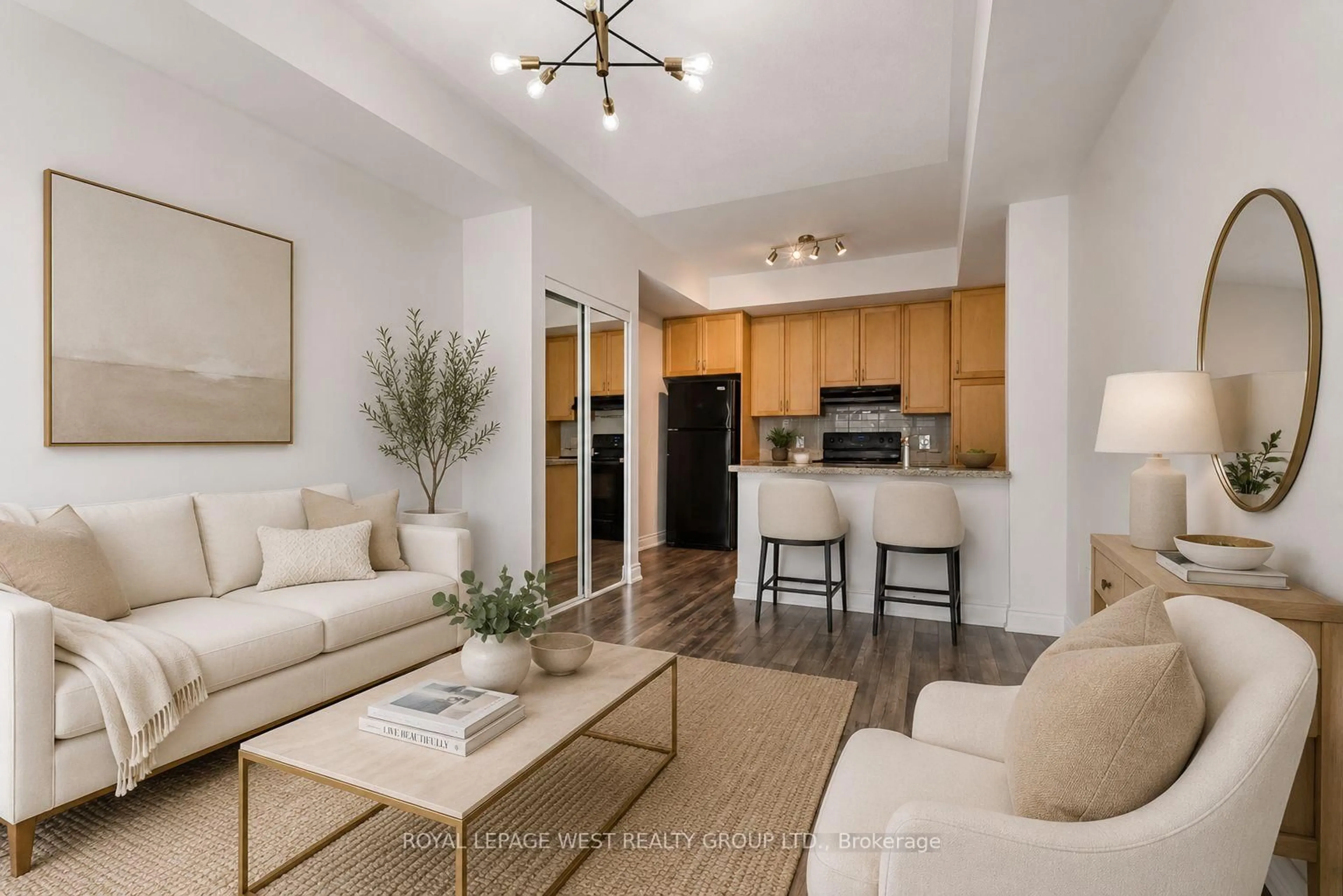 Living room with furniture, unknown for 5035 Oscar Peterson Blvd, Mississauga Ontario L5M 0P4
