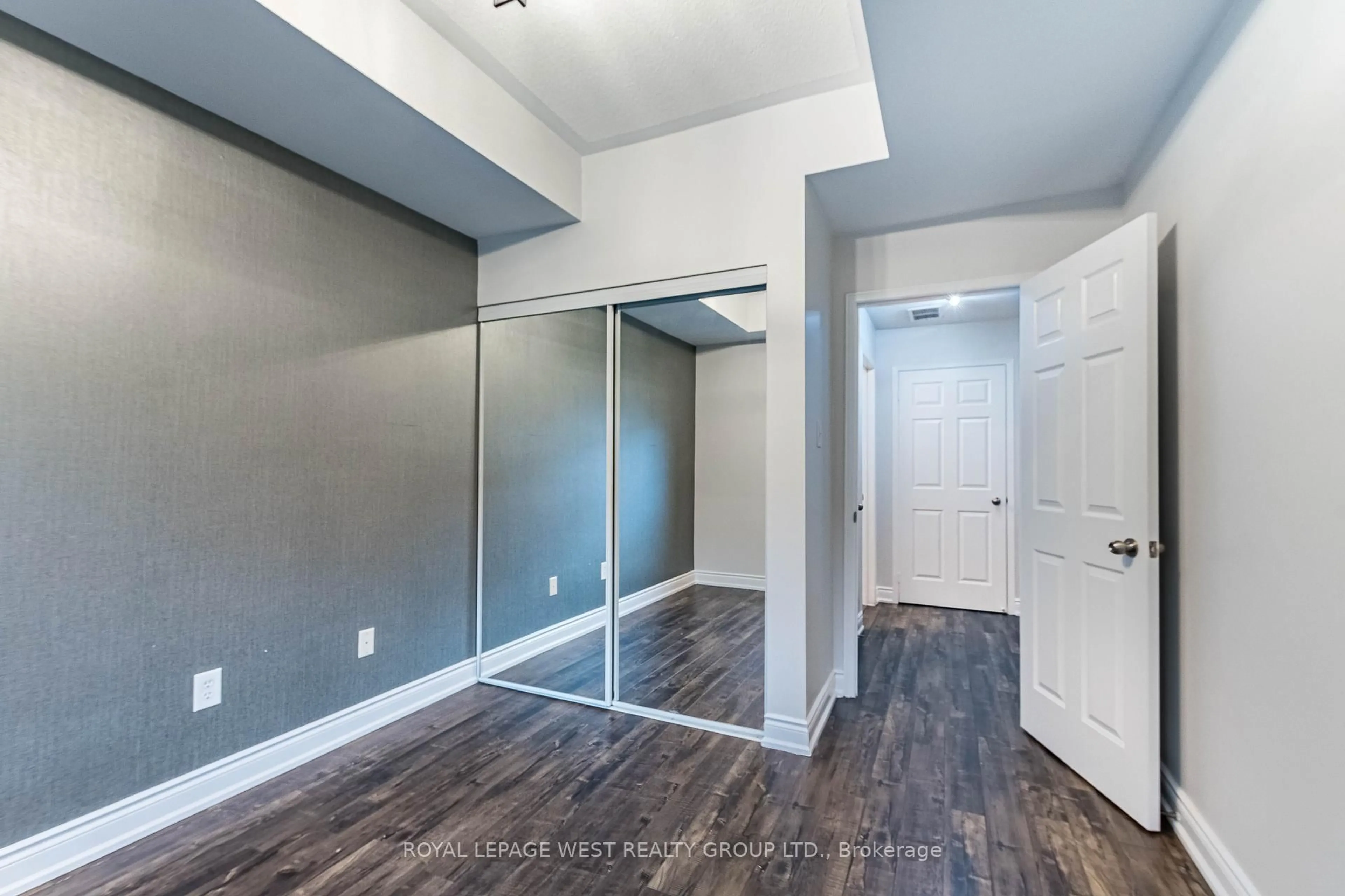 Indoor entryway for 5035 Oscar Peterson Blvd, Mississauga Ontario L5M 0P4