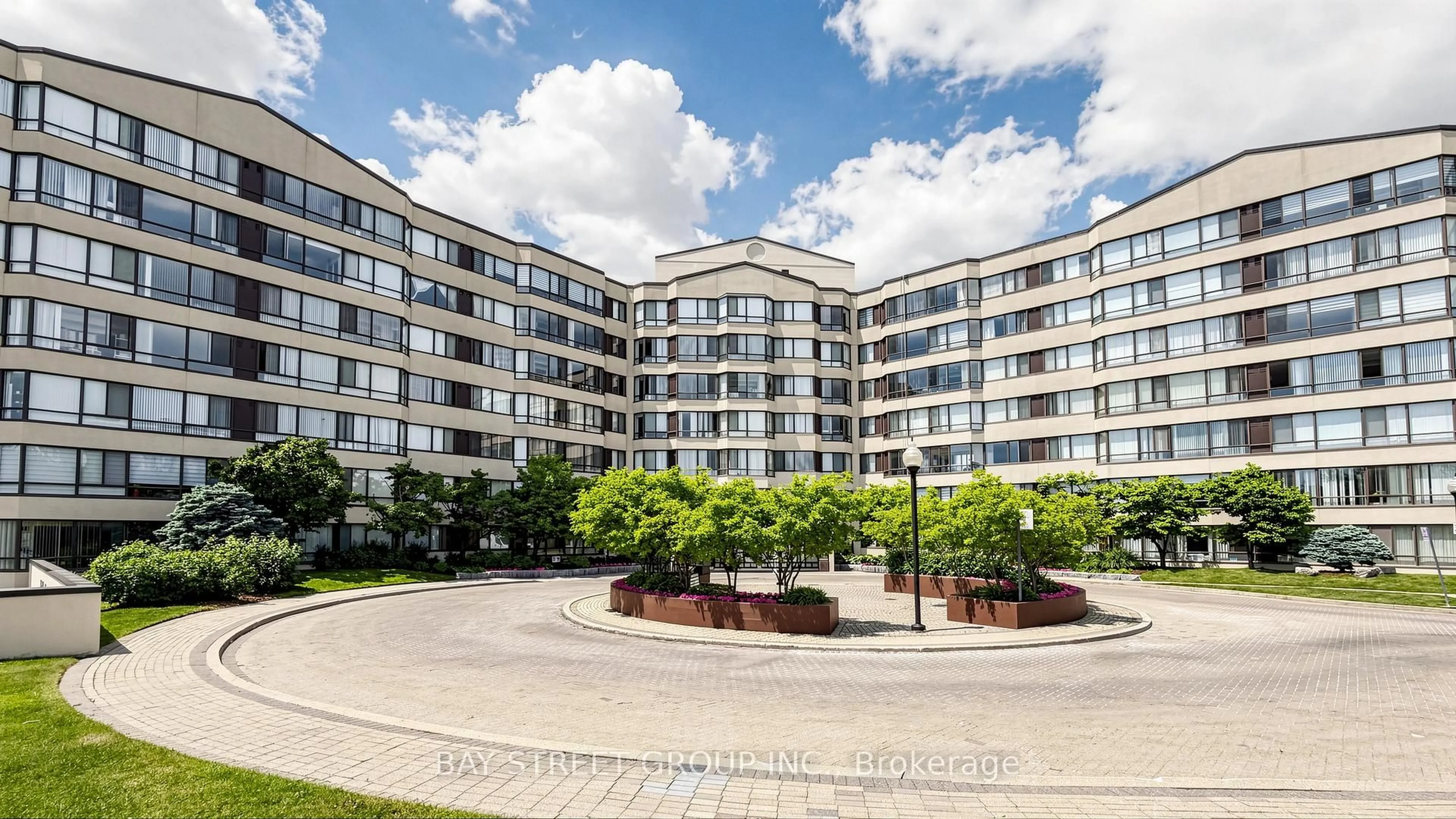 A pic from outside/outdoor area/front of a property/back of a property/a pic from drone, building for 1001 Cedarglen Gate #PH 720, Mississauga Ontario L5C 4R2