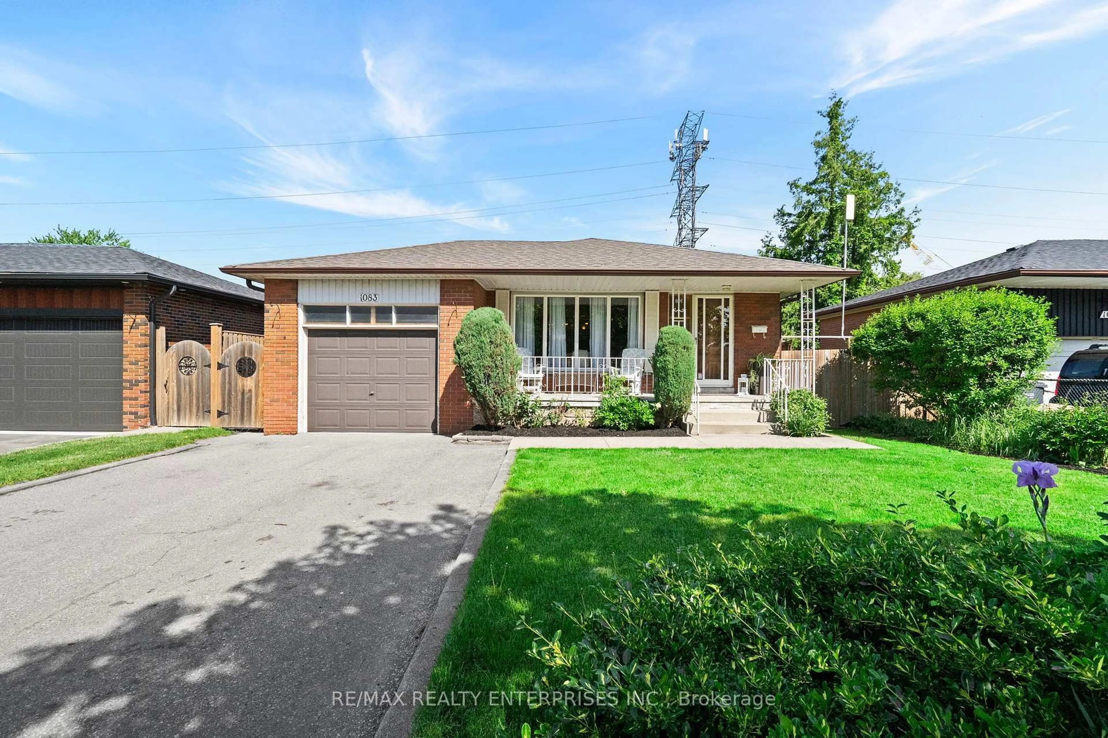 Home with brick exterior material, street for 1083 Melton Dr, Mississauga Ontario L4Y 1L3