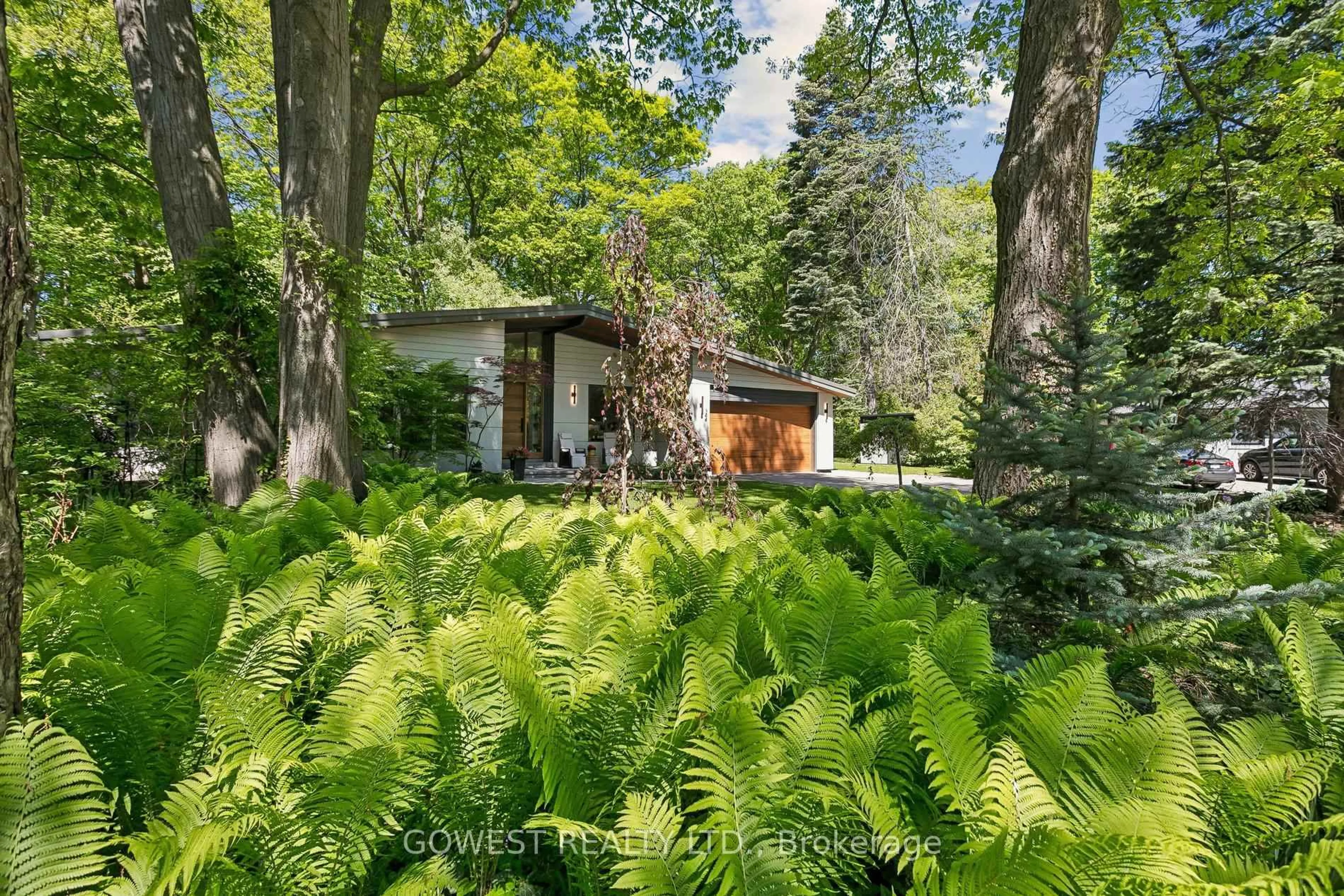A pic from outside/outdoor area/front of a property/back of a property/a pic from drone, forest/trees view for 344 Dalewood Dr, Oakville Ontario L6J 4P5