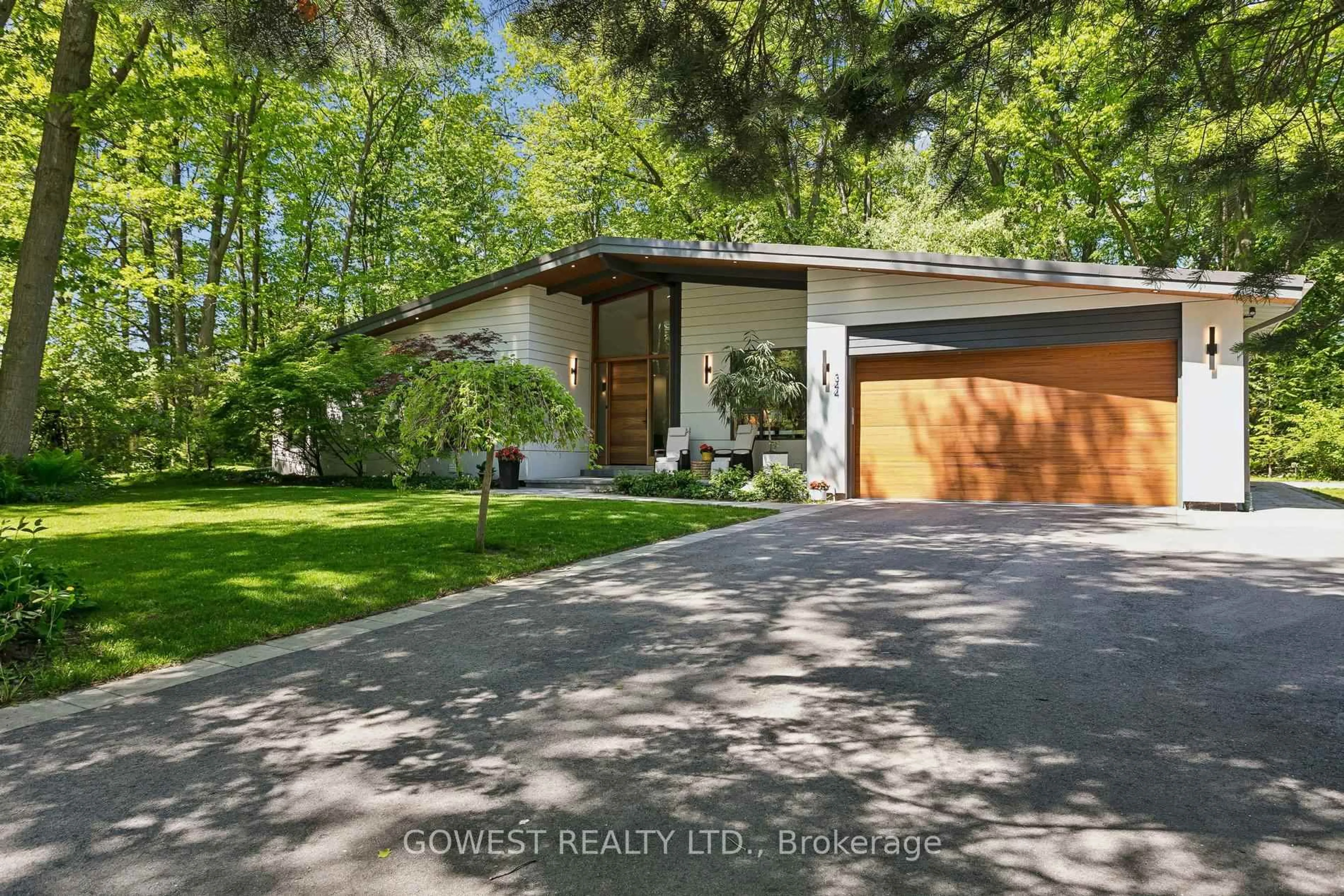 Home with vinyl exterior material, street for 344 Dalewood Dr, Oakville Ontario L6J 4P5