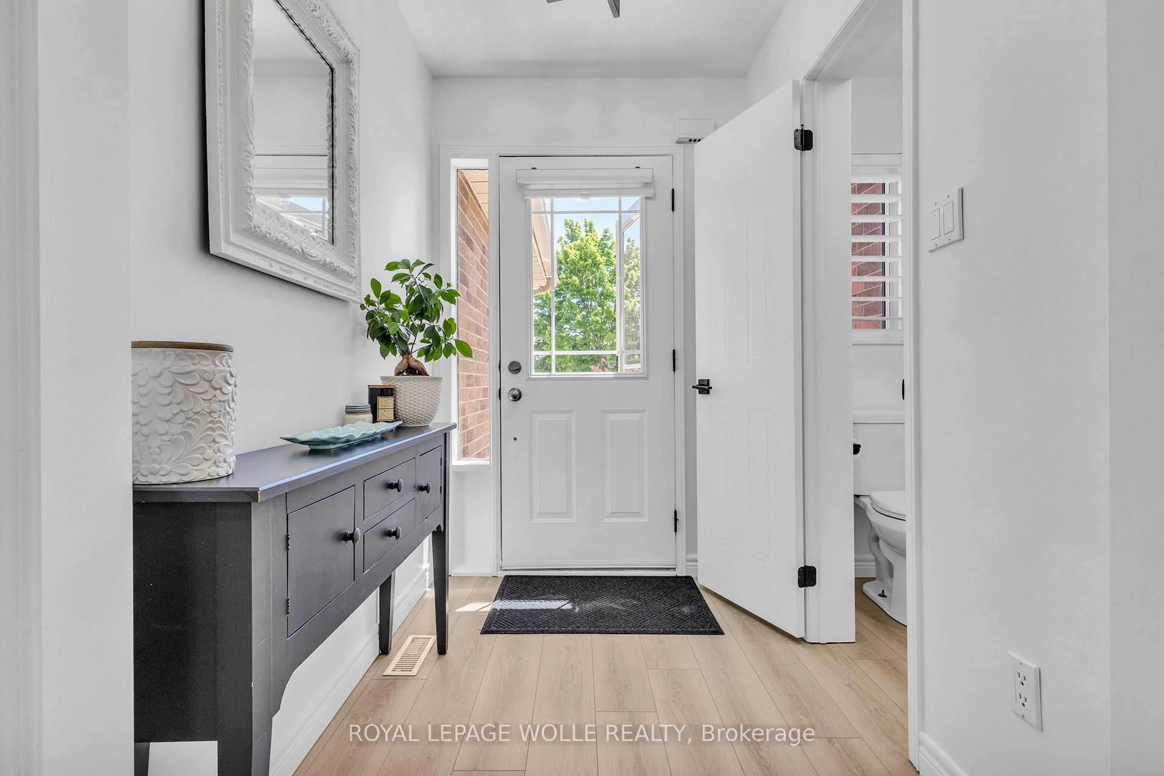Indoor entryway for 1484 Torrington Dr #62, Mississauga Ontario L5V 1Y2