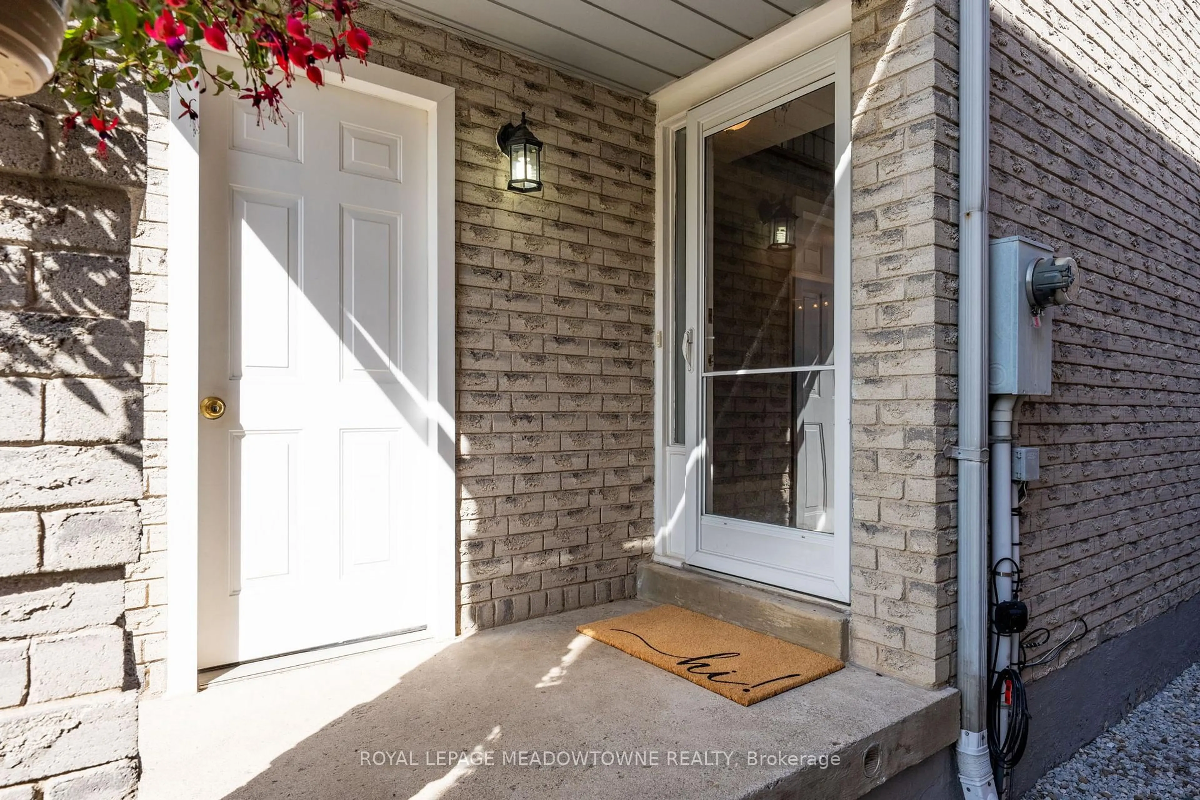 Indoor entryway for 18 Mckinnon Ave, Halton Hills Ontario L7G 5H5