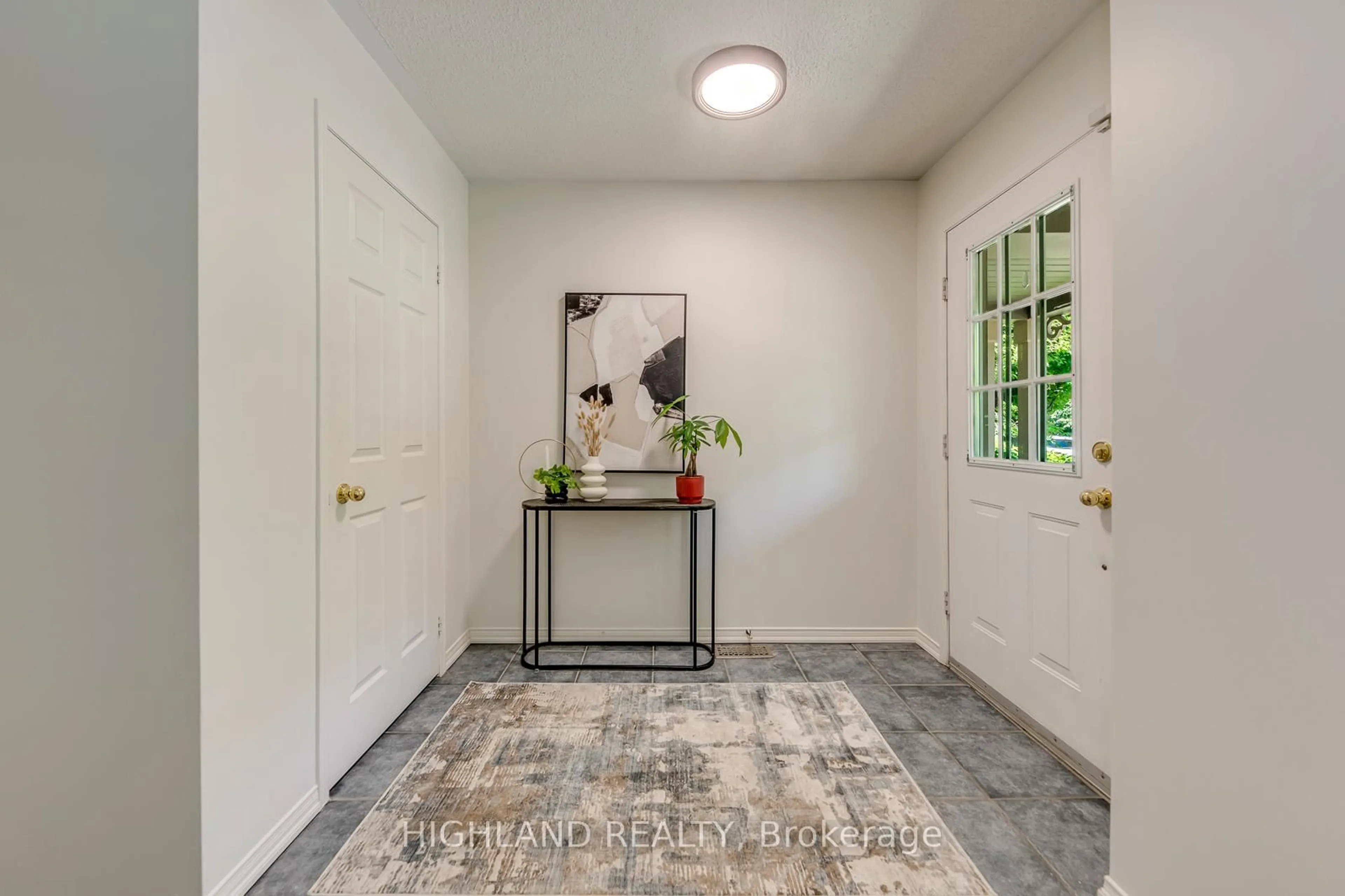 Indoor entryway for 108 Roxton Rd, Oakville Ontario L6H 6V4
