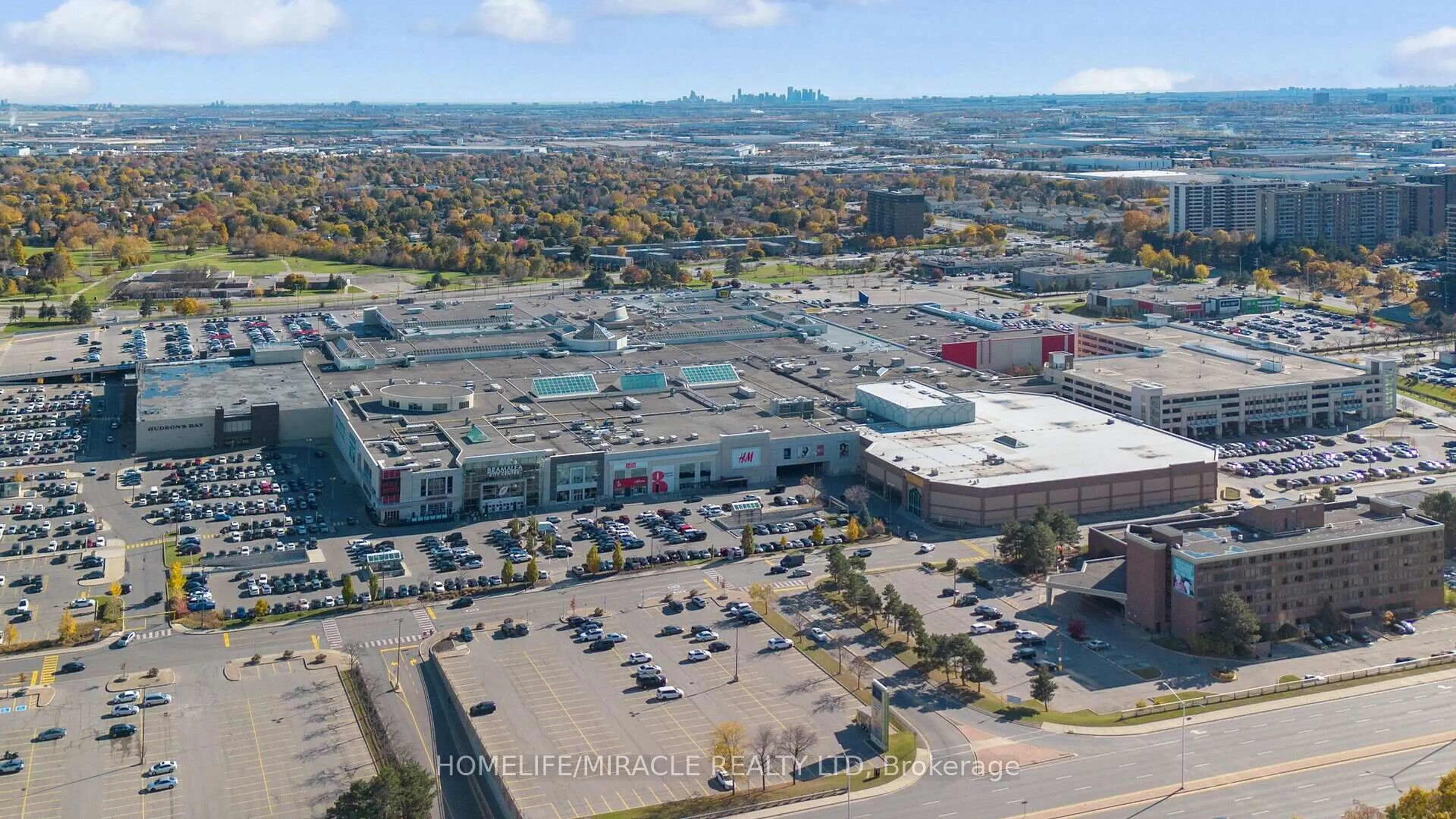 A pic from outside/outdoor area/front of a property/back of a property/a pic from drone, unknown for 22 Hanover Rd #510, Brampton Ontario L6S 5K7