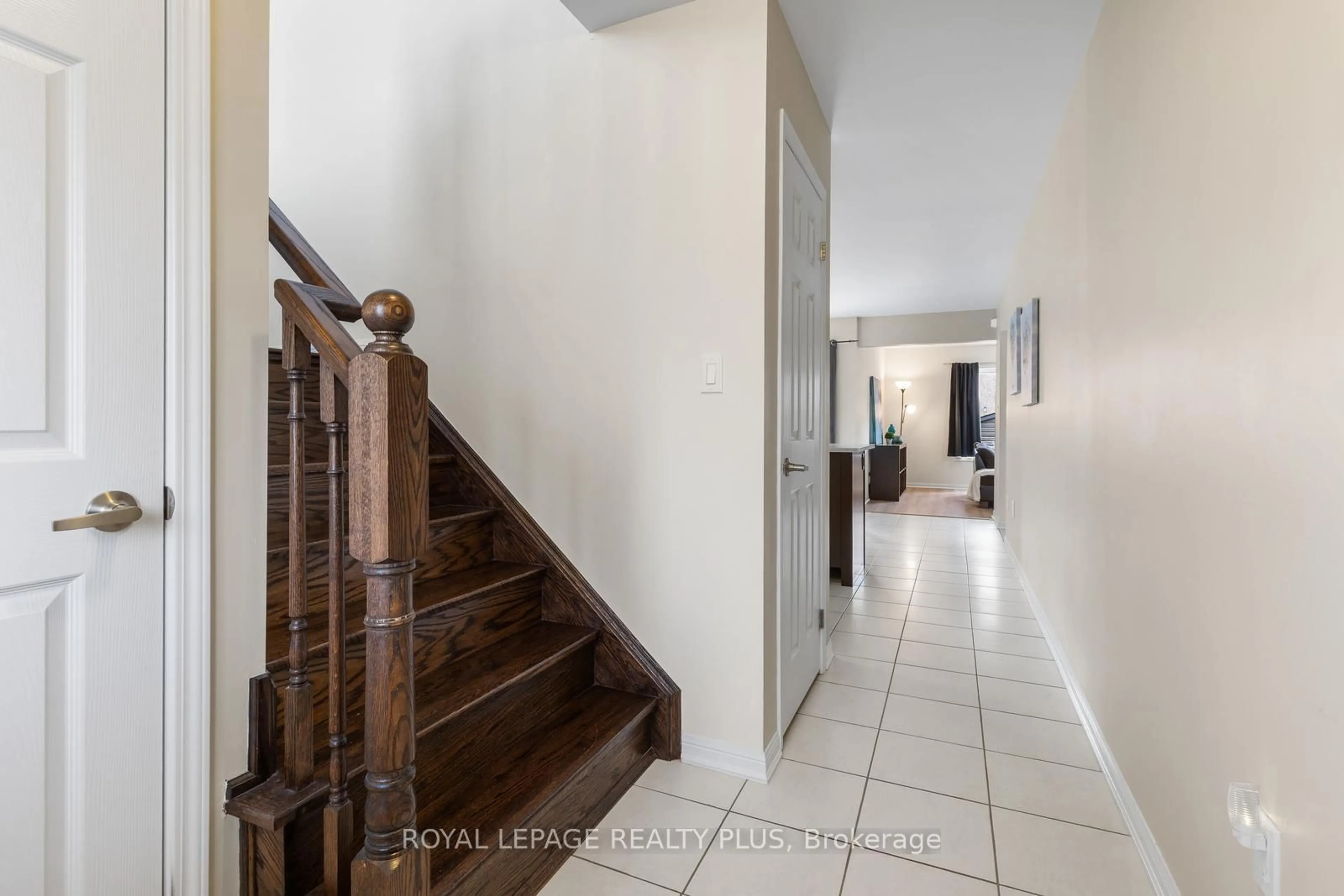 Indoor foyer for 17 Francis Lundy St, Brampton Ontario L6Y 4X8