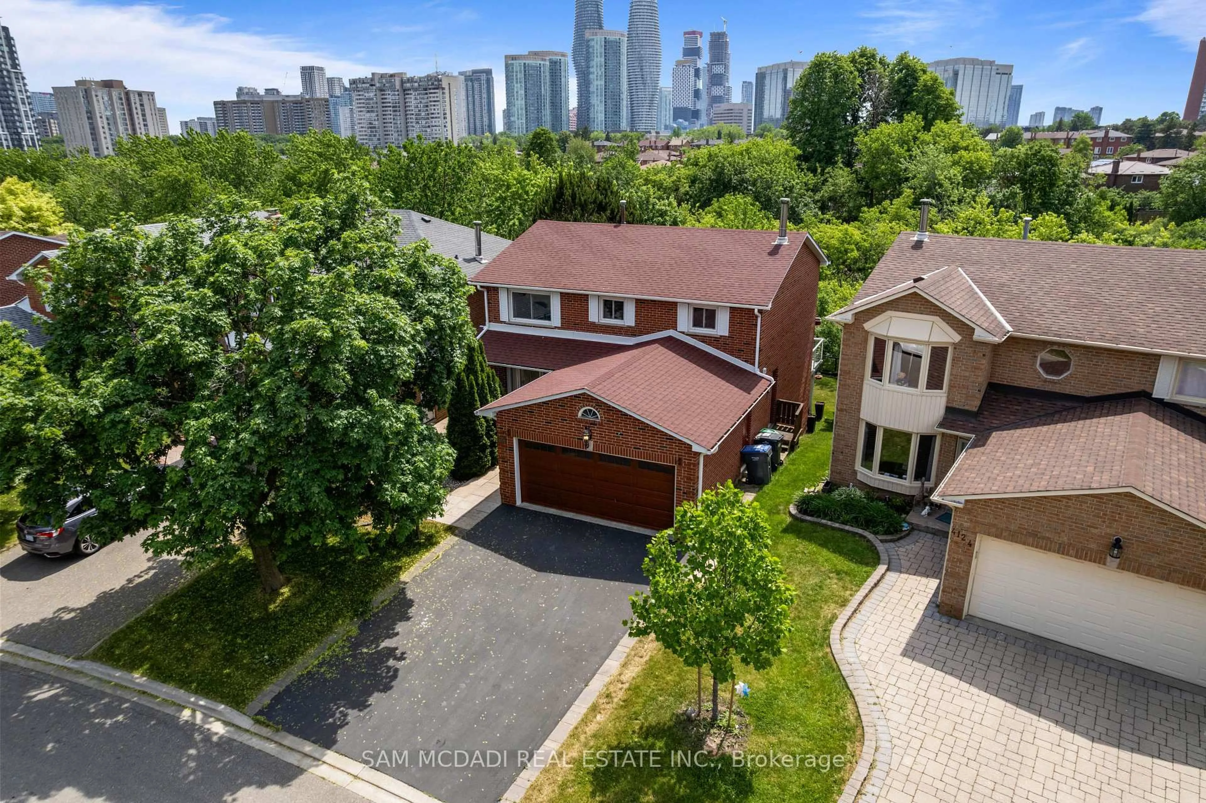 A pic from outside/outdoor area/front of a property/back of a property/a pic from drone, city buildings view from balcony for 4120 Prince George Ave, Mississauga Ontario L4Z 2V1
