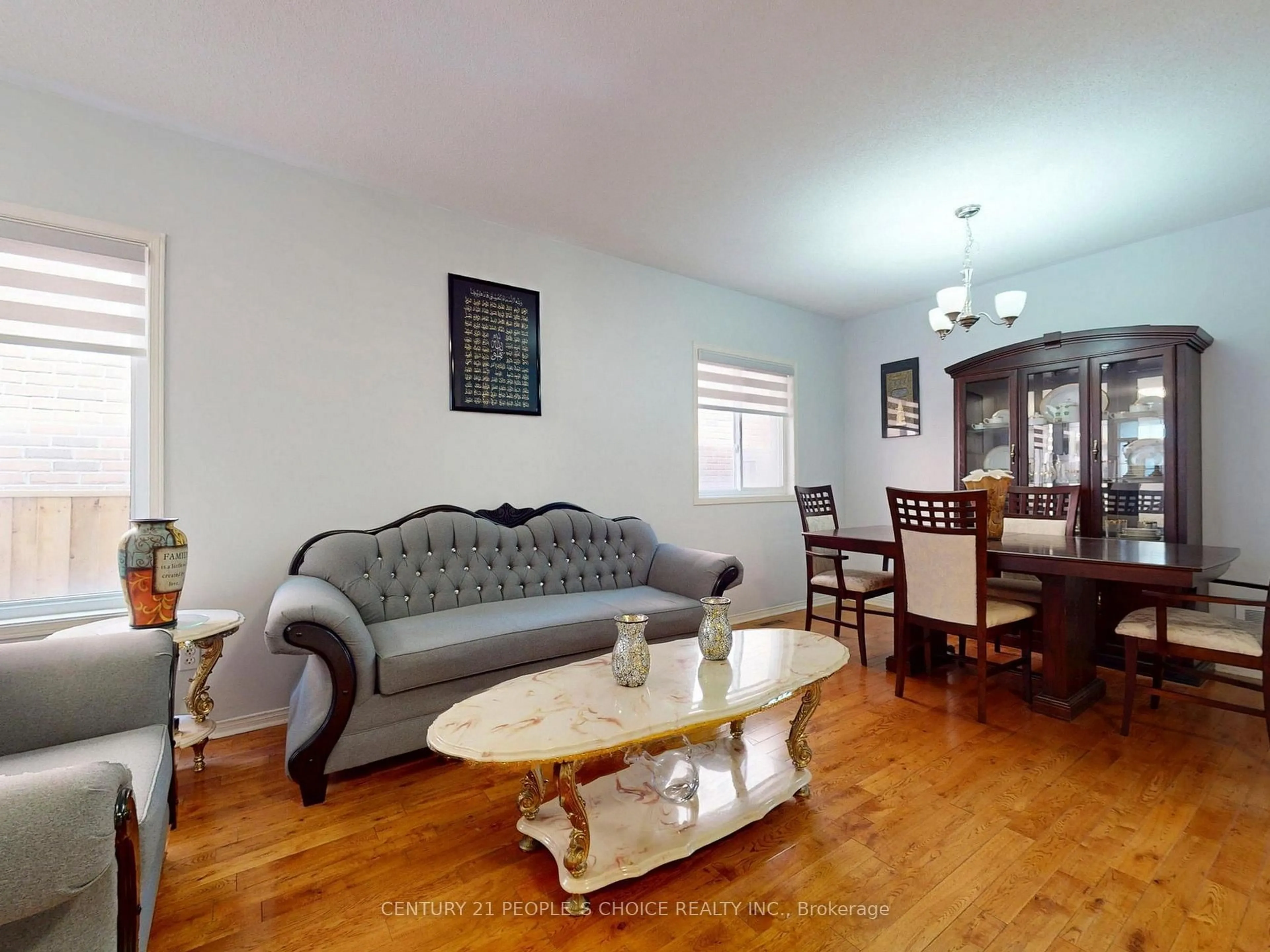 Living room with furniture, wood/laminate floor for 1082 Galesway Blvd, Mississauga Ontario L5V 2T6