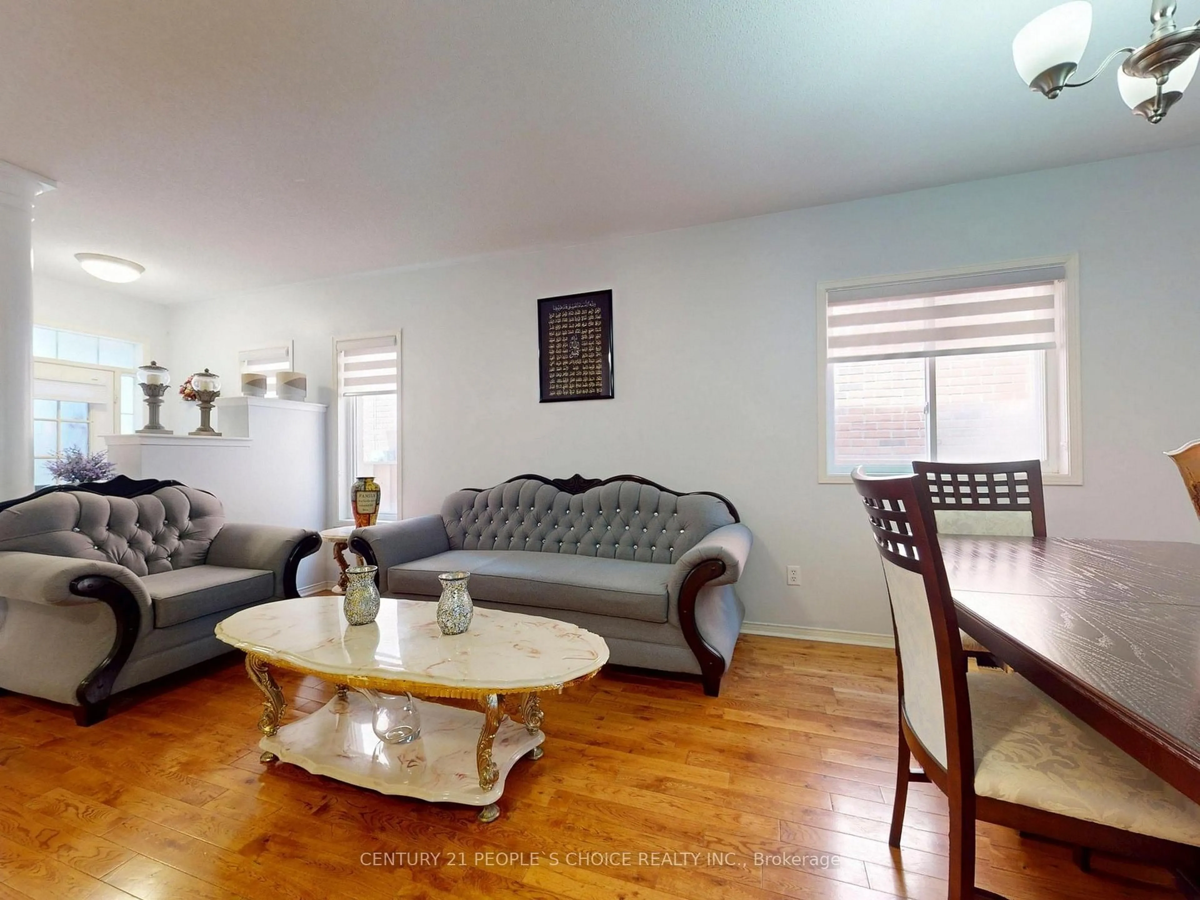 Living room with furniture, wood/laminate floor for 1082 Galesway Blvd, Mississauga Ontario L5V 2T6