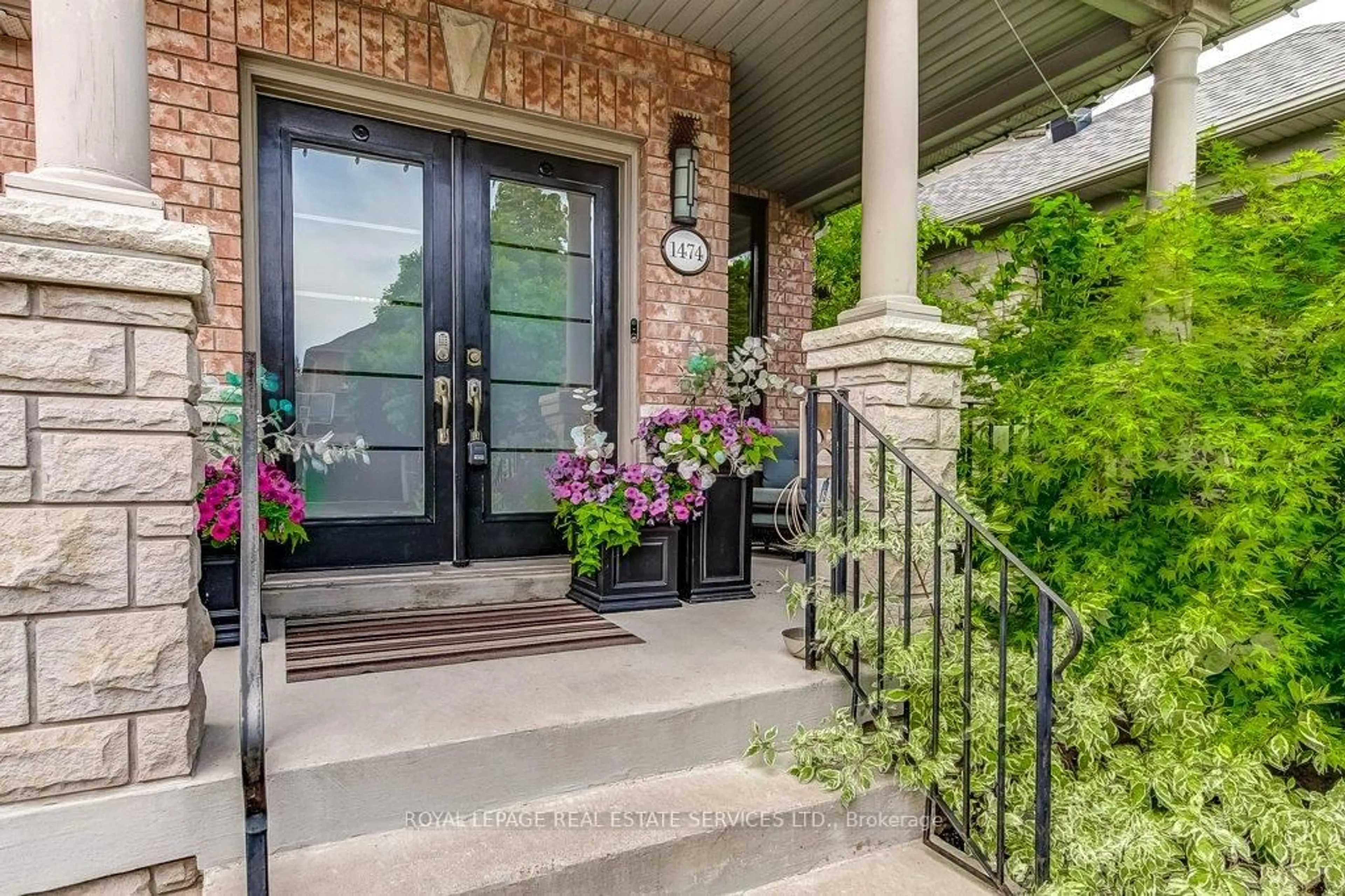 Indoor entryway for 1474 Derby County Cres, Oakville Ontario L6M 4N9