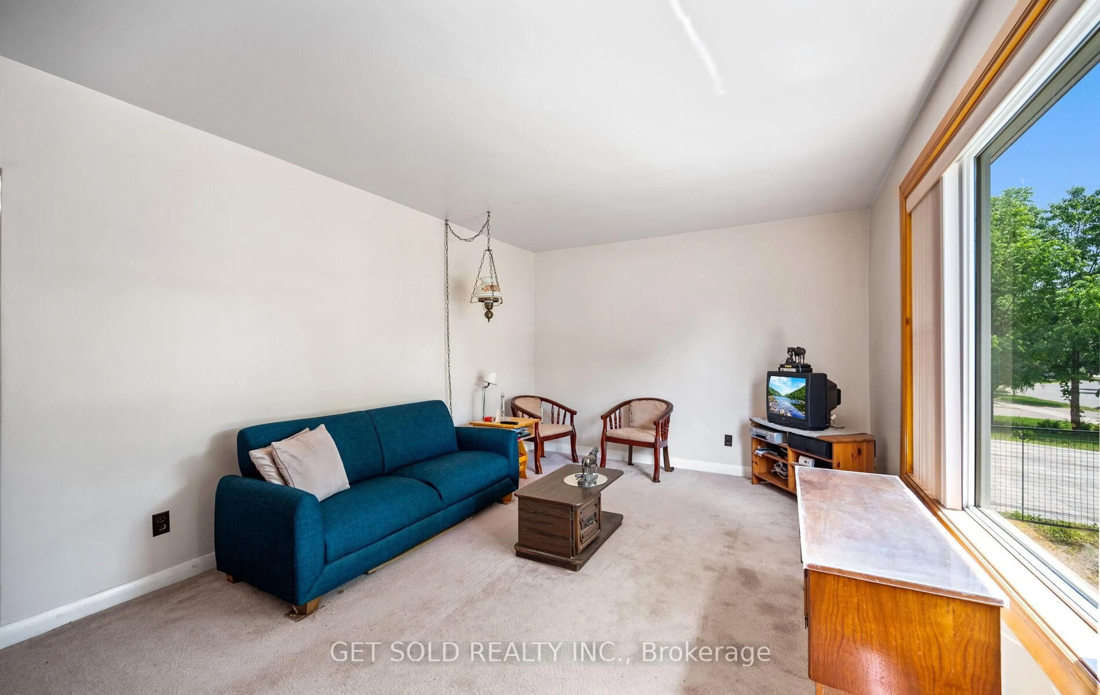Living room with furniture, unknown for 131 Clearbrooke Circ, Toronto Ontario M9W 2E9