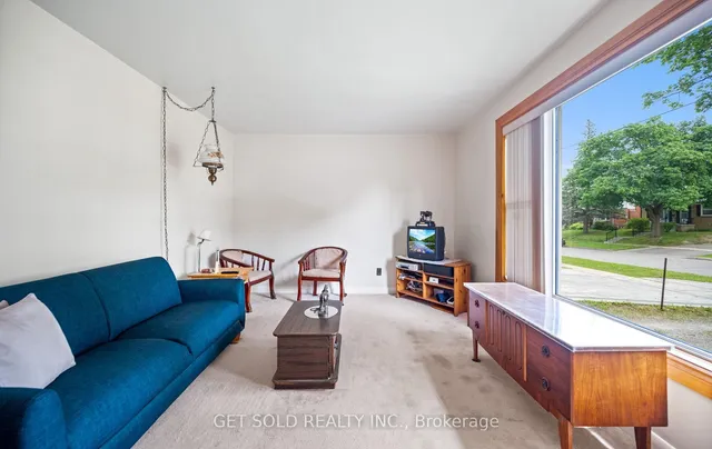 131 Clearbrooke Circ, Toronto 5