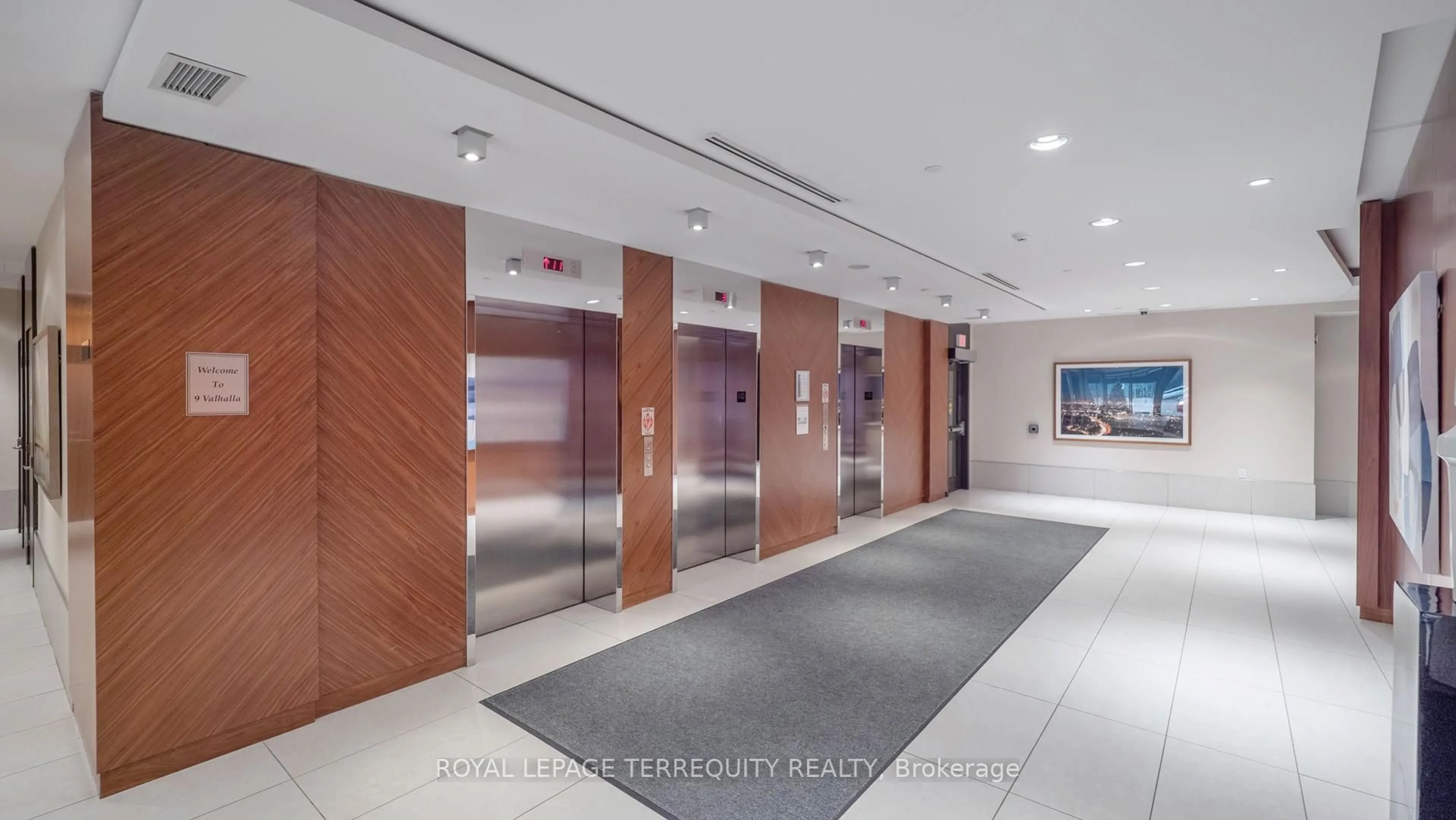 Indoor foyer for 9 Valhalla Inn Rd #1304, Toronto Ontario M9B 0B2