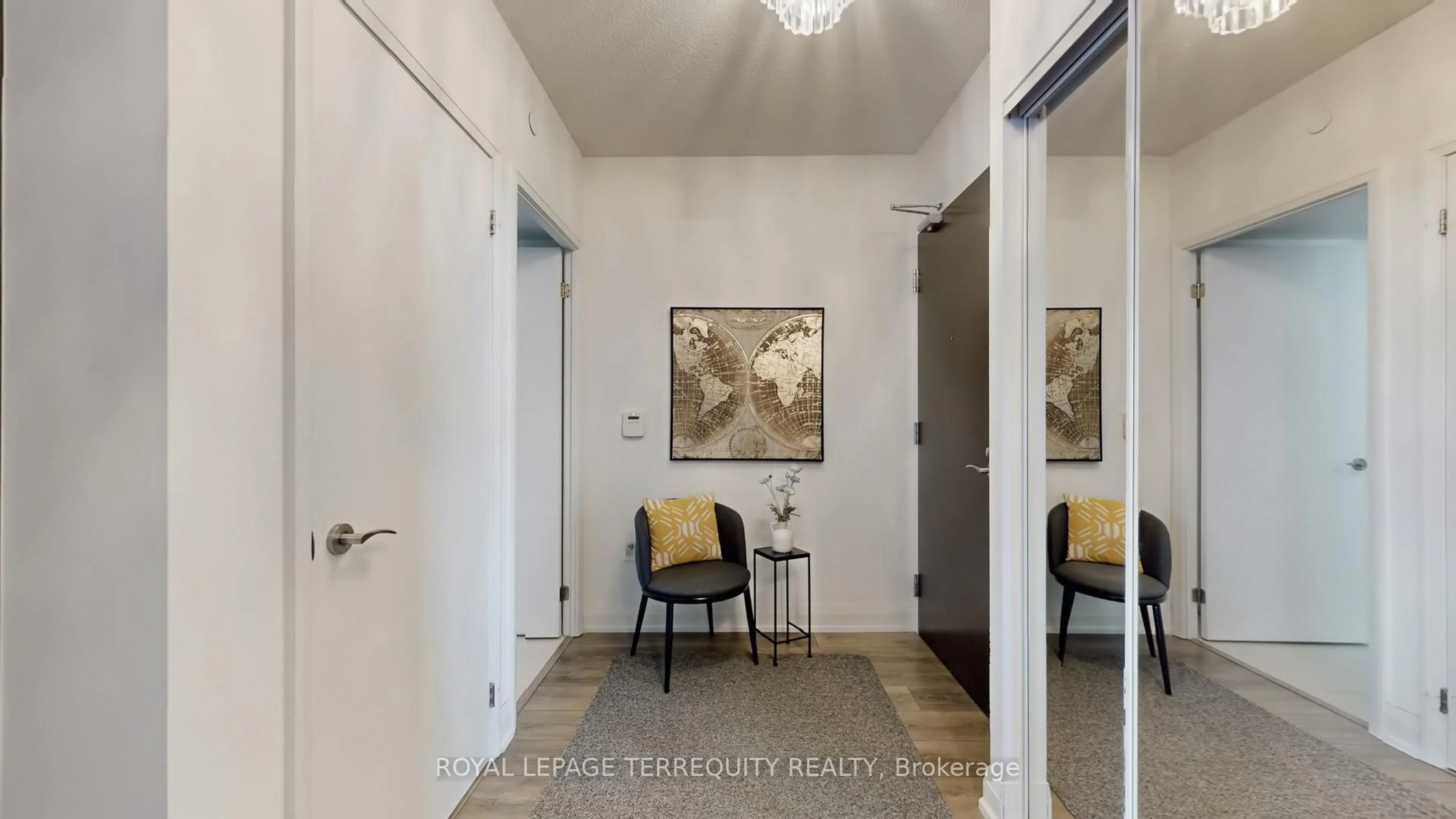 Indoor foyer for 9 Valhalla Inn Rd #1304, Toronto Ontario M9B 0B2