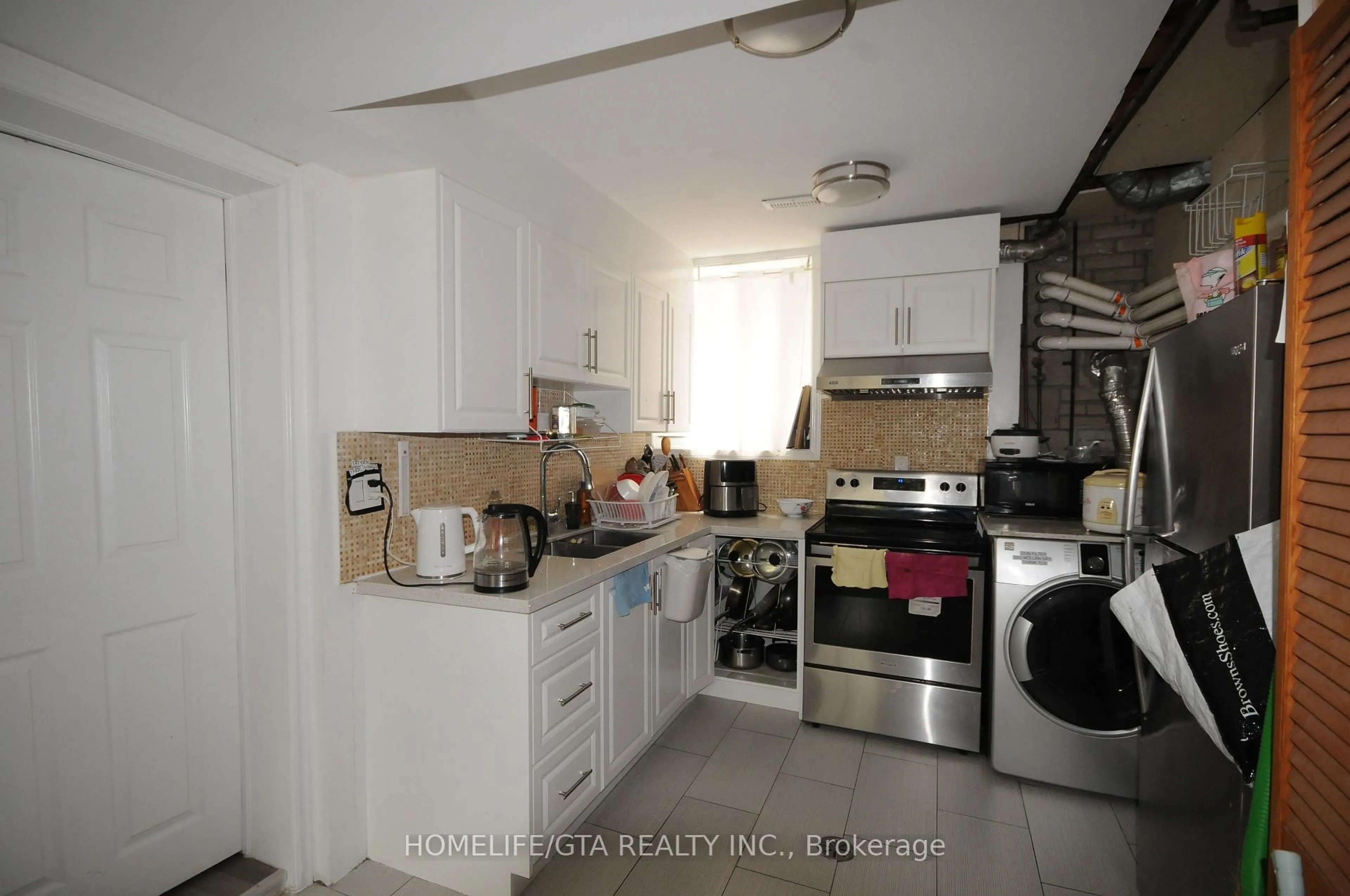 Standard kitchen, unknown for 56 Samba Dr, Toronto Ontario M9M 2N1