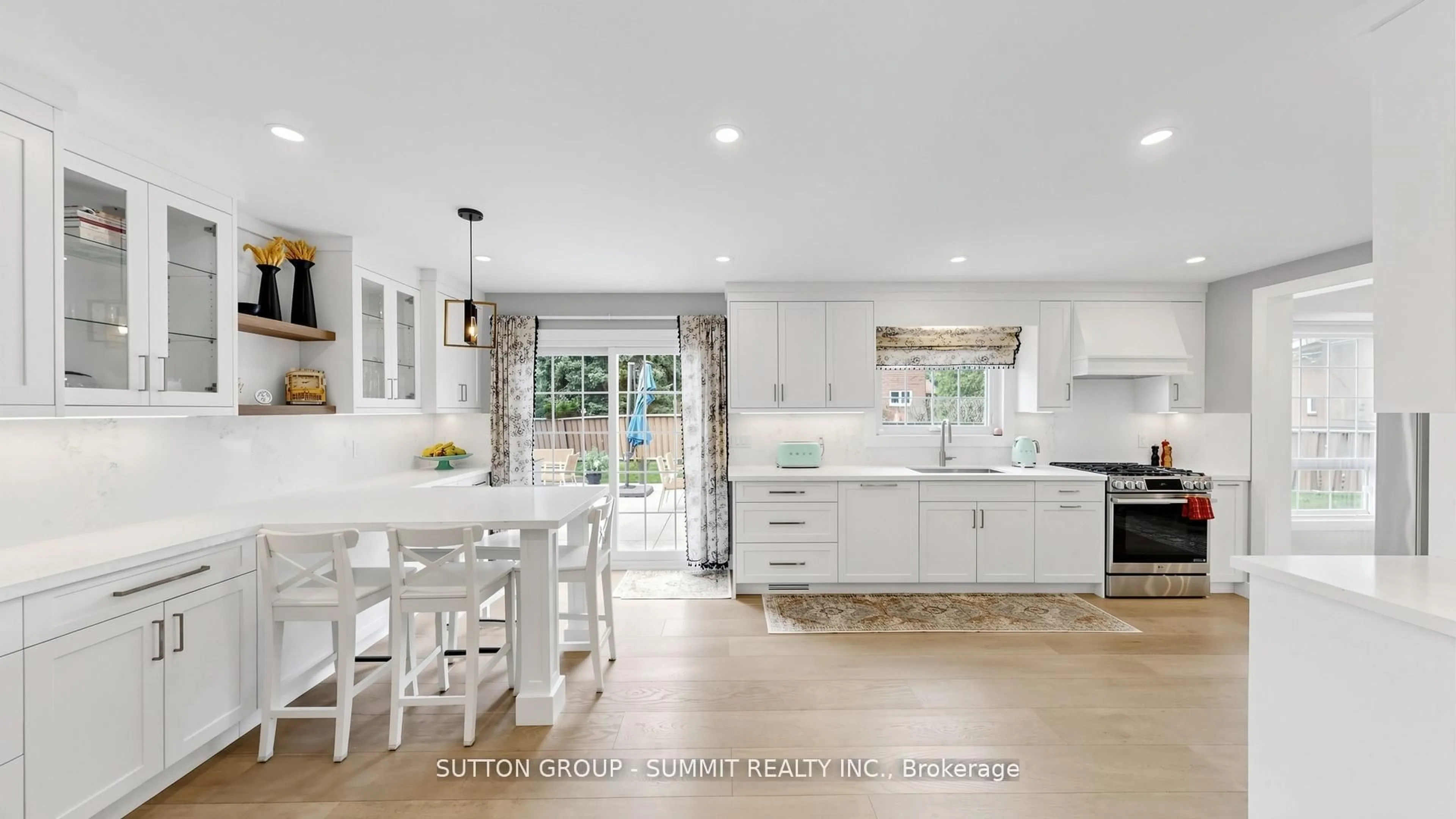 Open concept kitchen, ceramic/tile floor for 2427 Ravensthorpe Cres, Mississauga Ontario L5C 2Y4