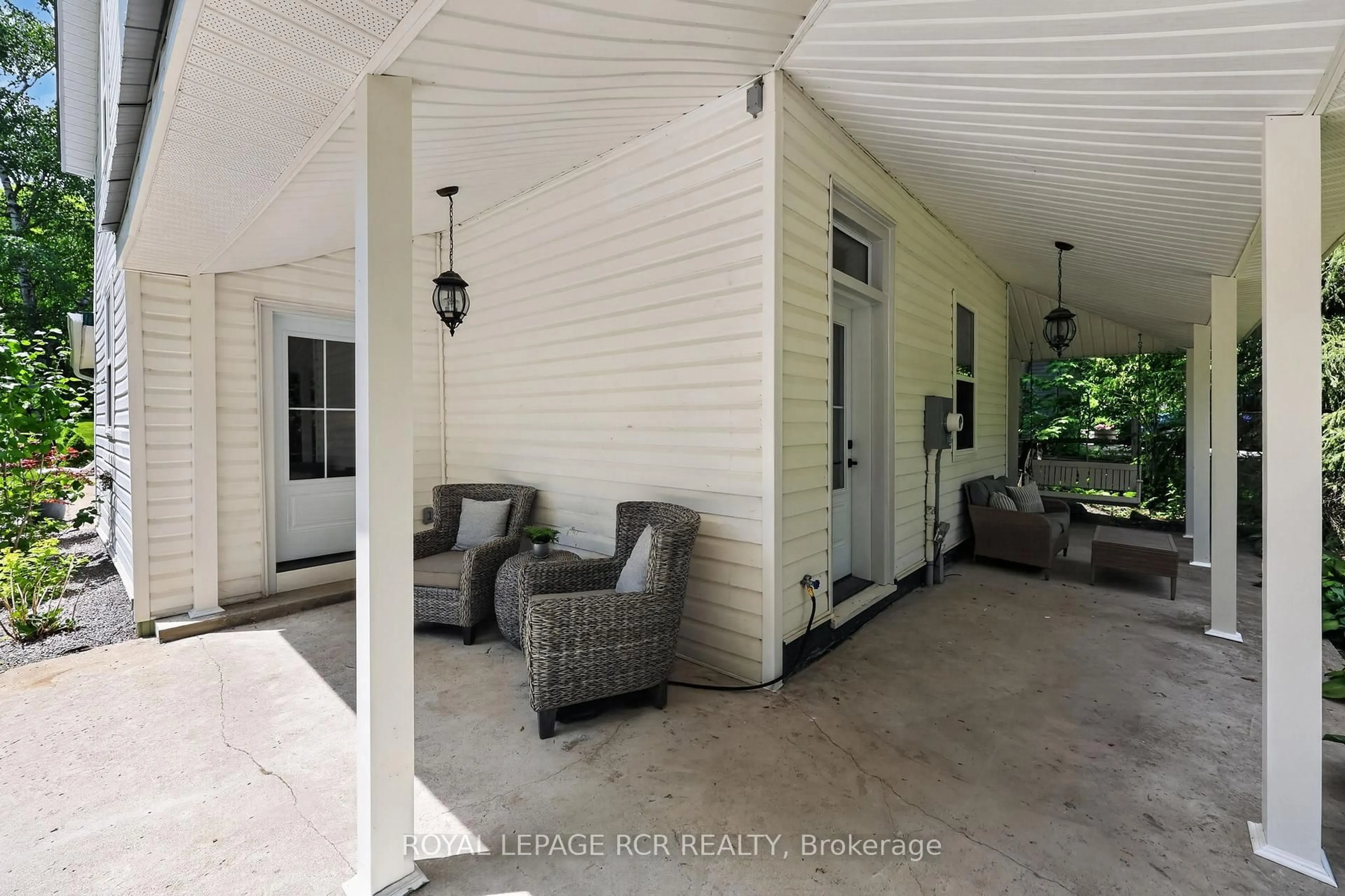 Patio, street for 20000 Main St, Caledon Ontario L7K 0C2