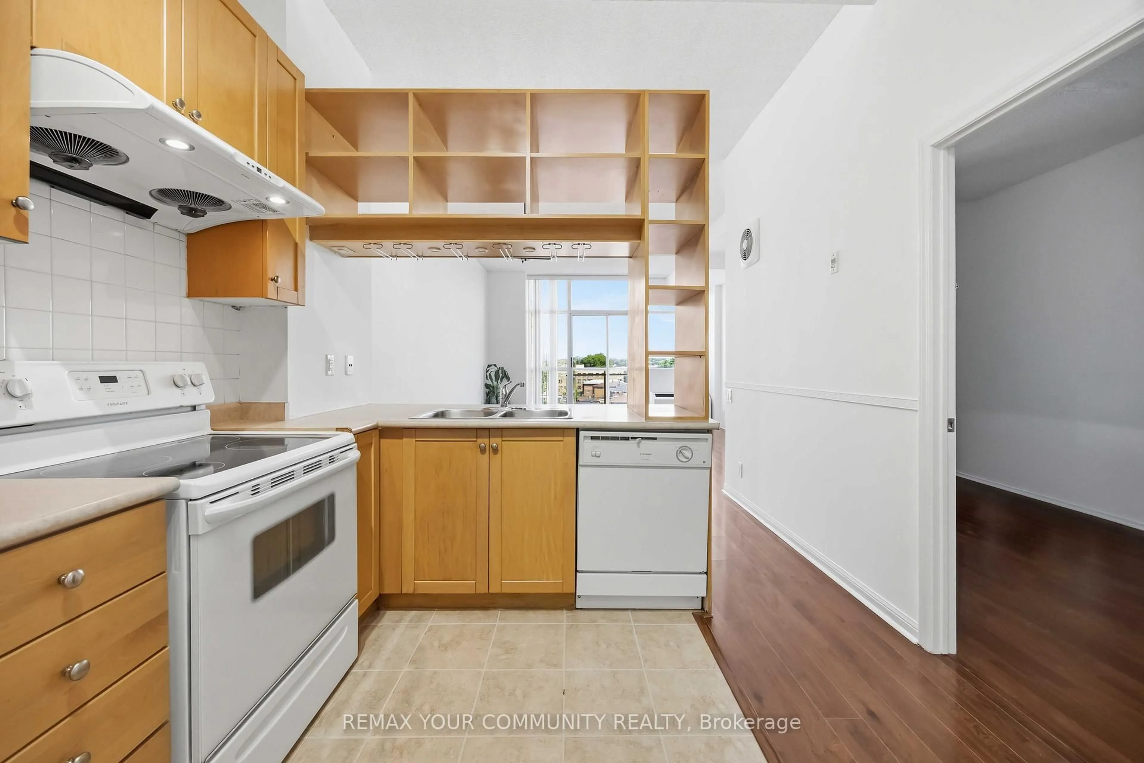 Standard kitchen, unknown for 1600 Keele St #502, Toronto Ontario M6N 5J1