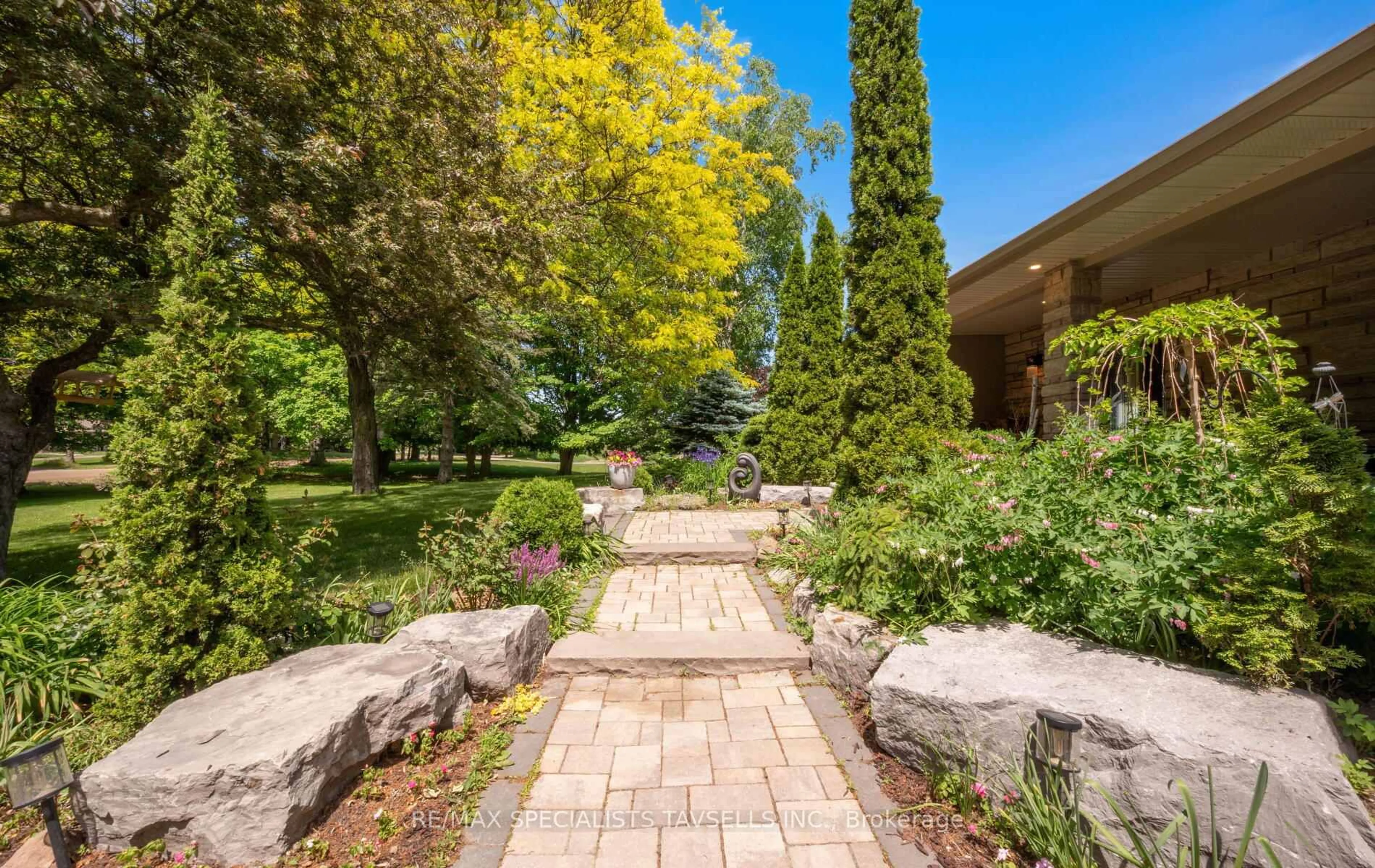 Patio, unknown for 3585 Boston Mills Rd, Caledon Ontario L7C 0N6