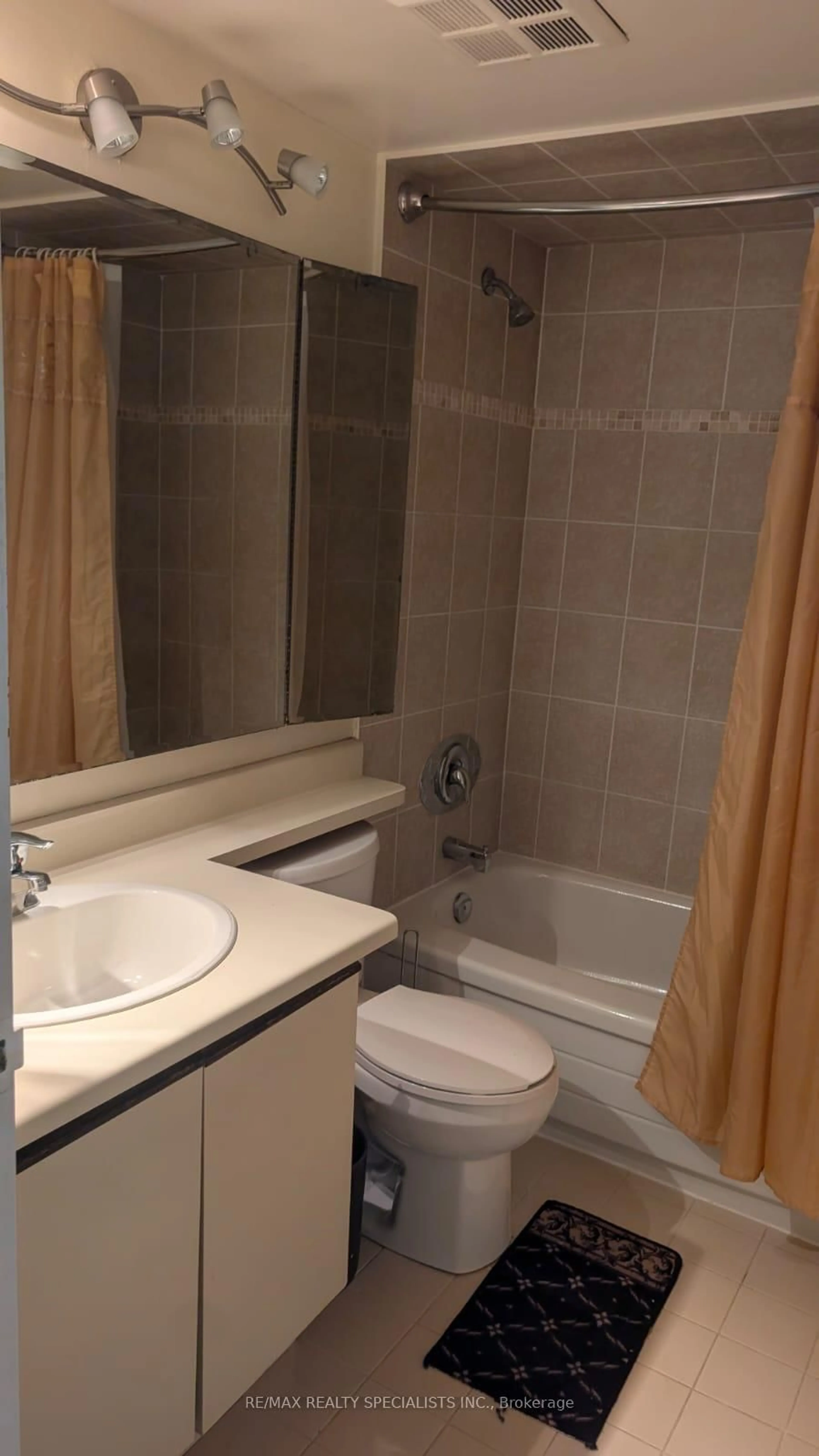 Standard bathroom, unknown for 20 Cherrytree Dr #505, Brampton Ontario L6Y 3V1