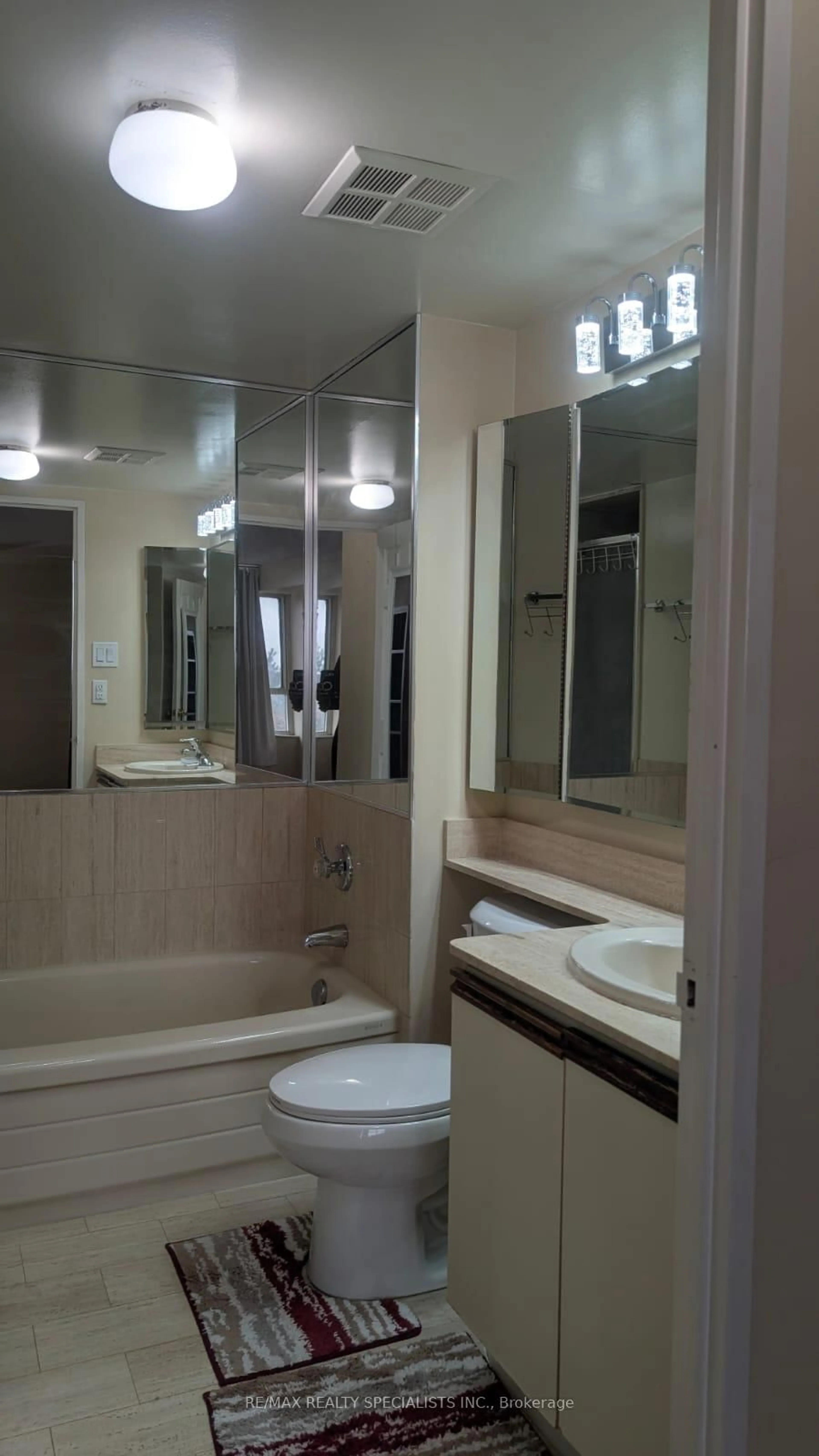 Standard bathroom, unknown for 20 Cherrytree Dr #505, Brampton Ontario L6Y 3V1
