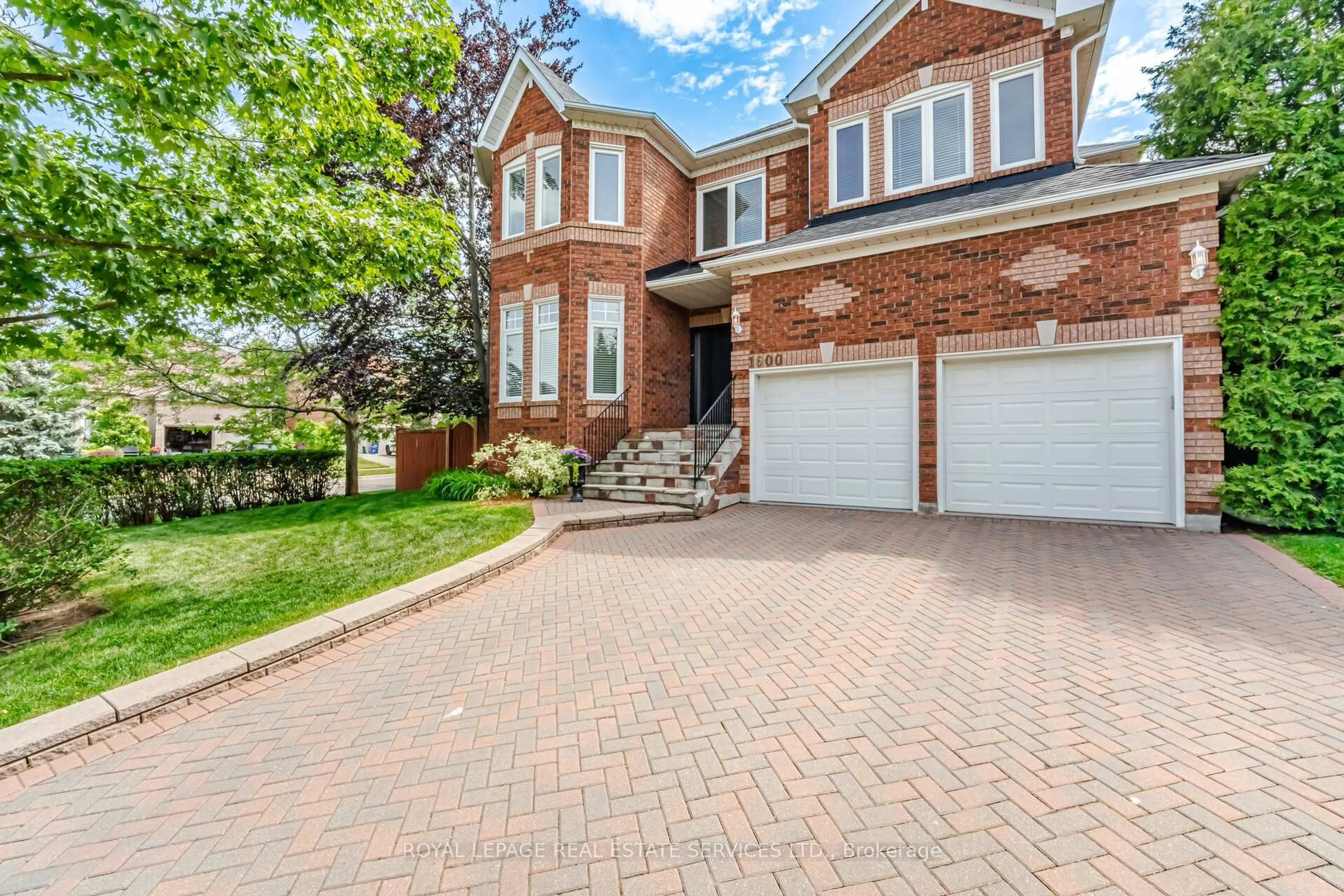 Home with brick exterior material, street for 1600 Glenvista Dr, Oakville Ontario L6H 6E9