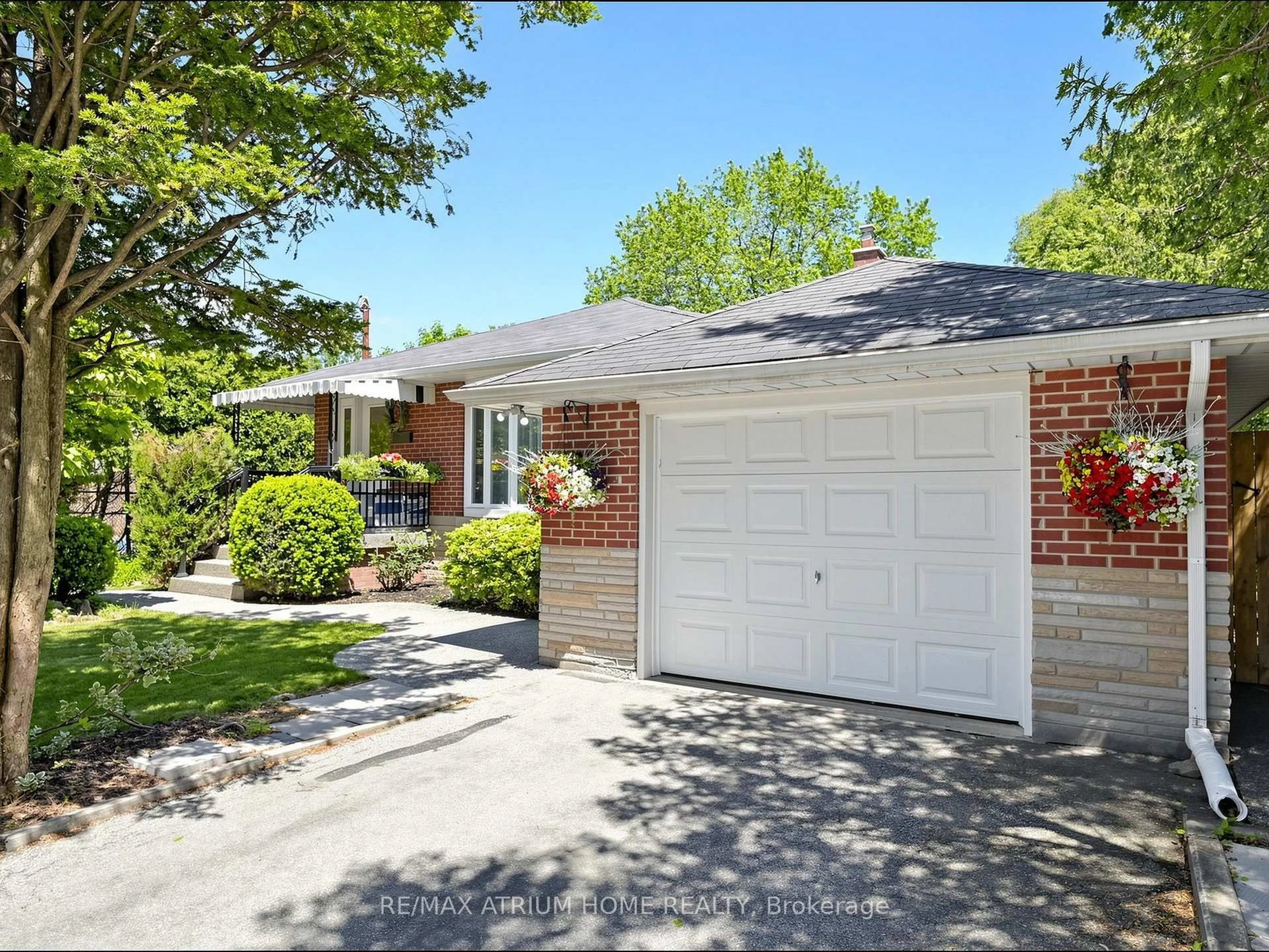 Home with brick exterior material, street for 606 Parkside Dr, Oakville Ontario L6K 1P8