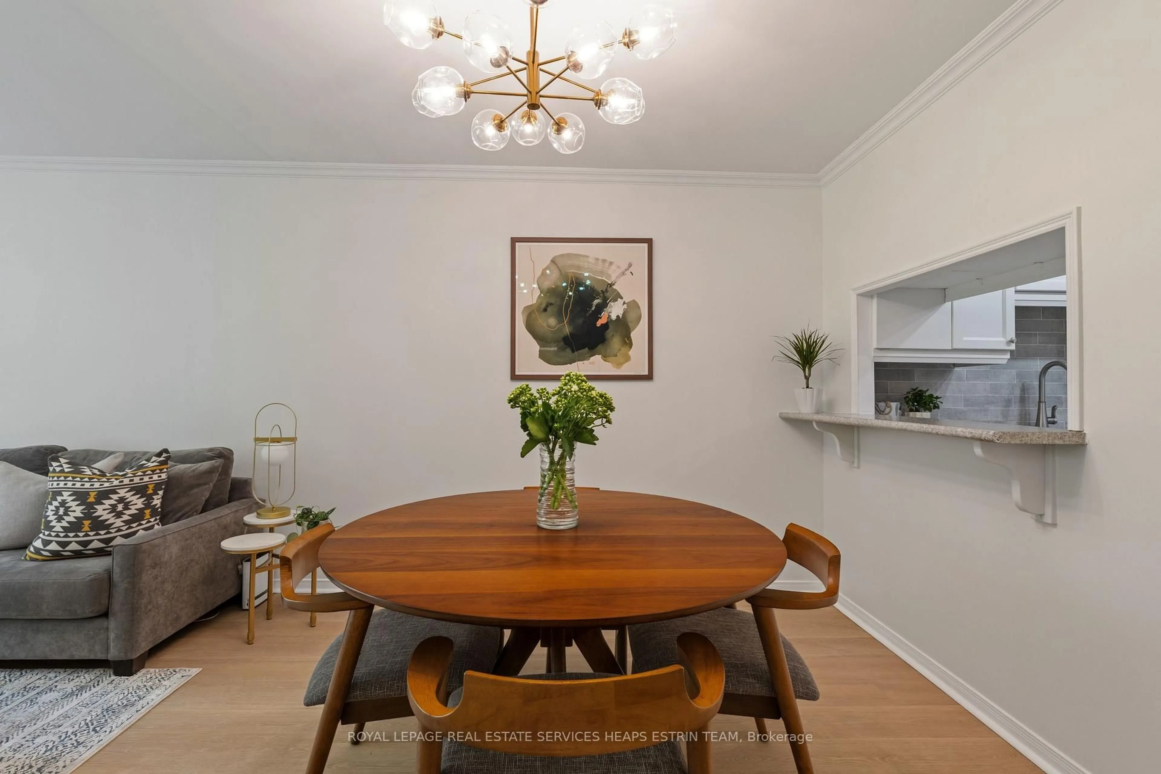Dining room, wood/laminate floor for 1485 Lakeshore Rd #111, Mississauga Ontario L5E 3G2