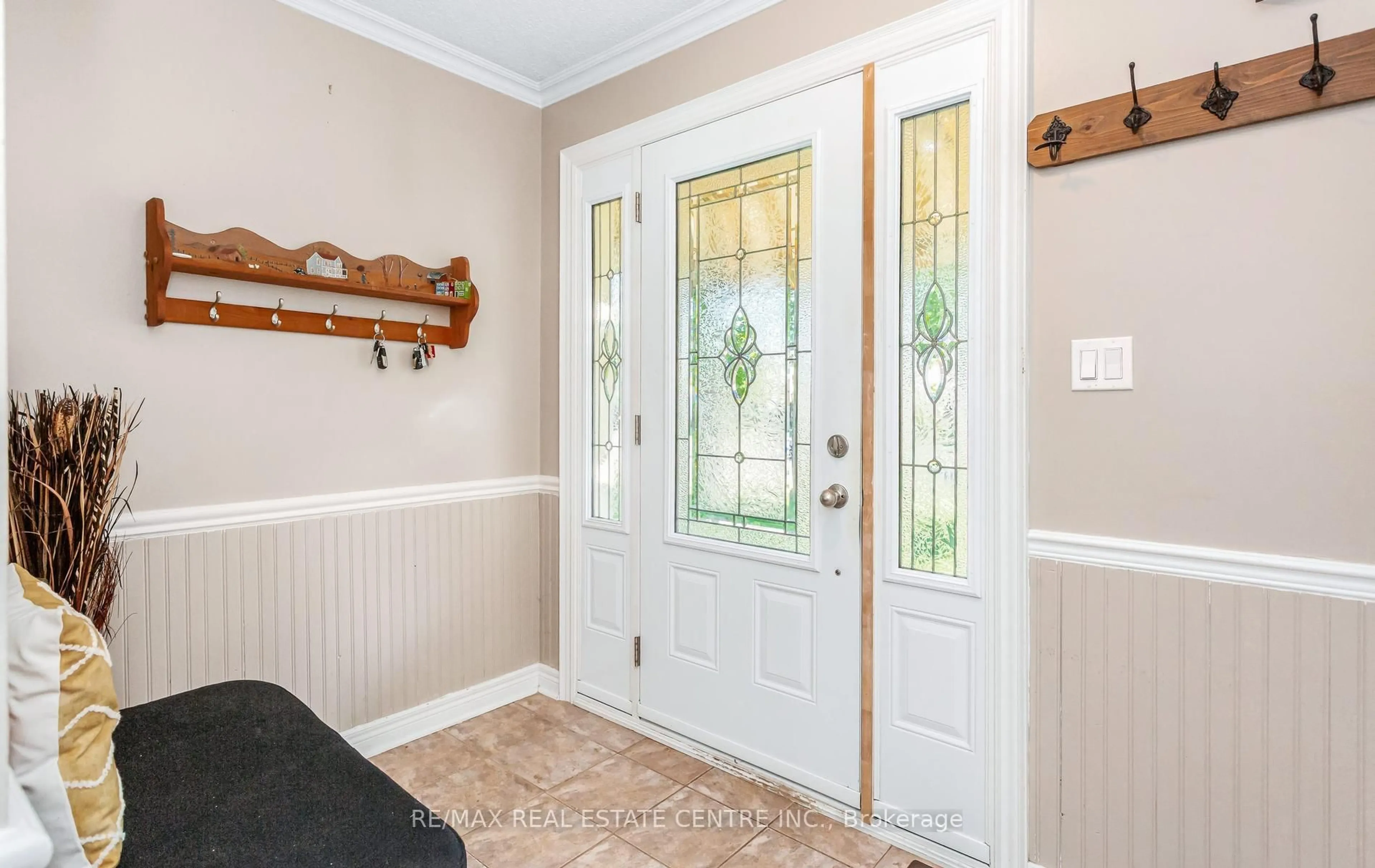 Indoor entryway for 6522 EDENWOOD Dr, Mississauga Ontario L5N 3L6