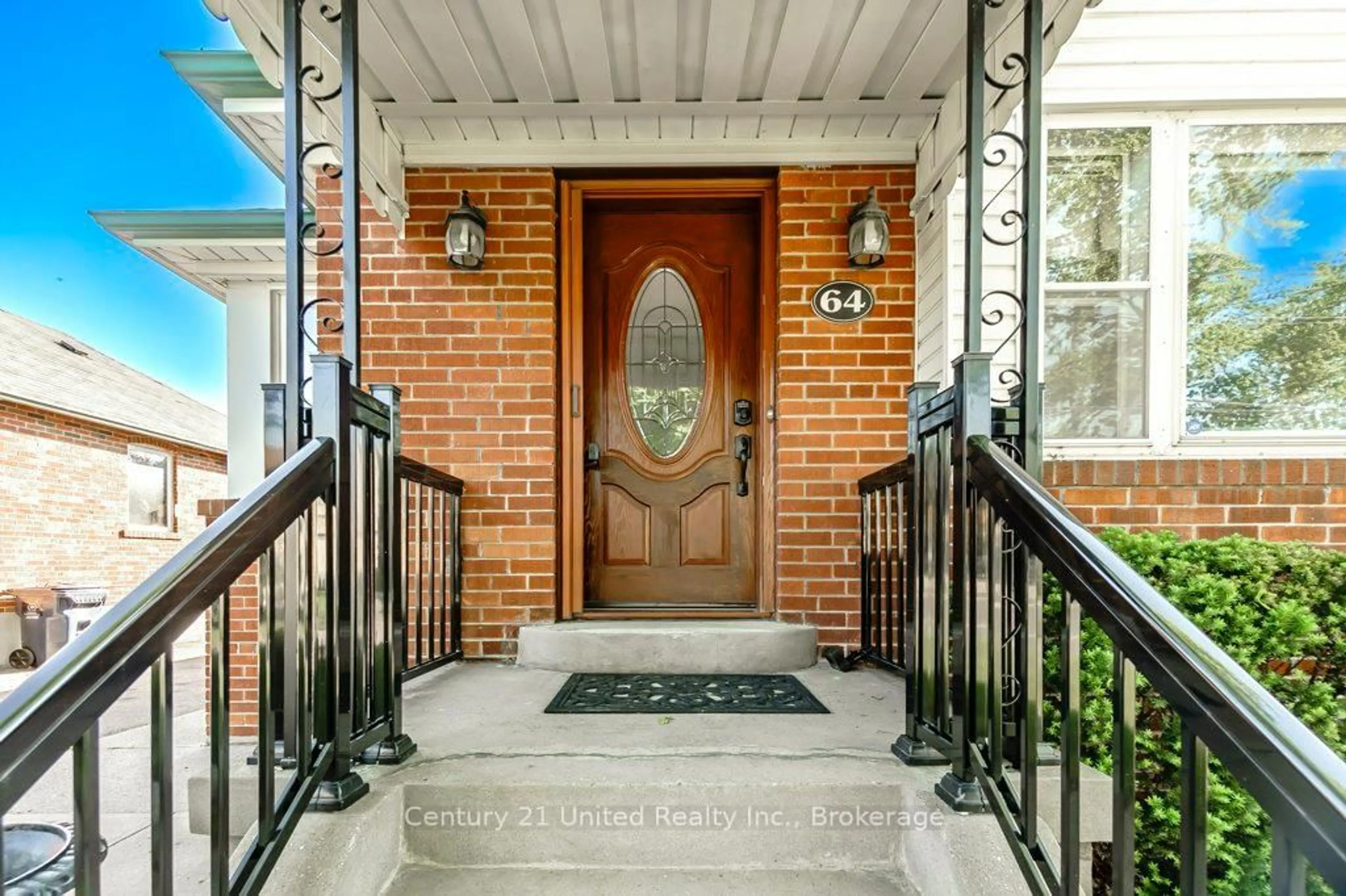 Indoor entryway for 64 Renown Rd, Toronto Ontario M9A 2E5