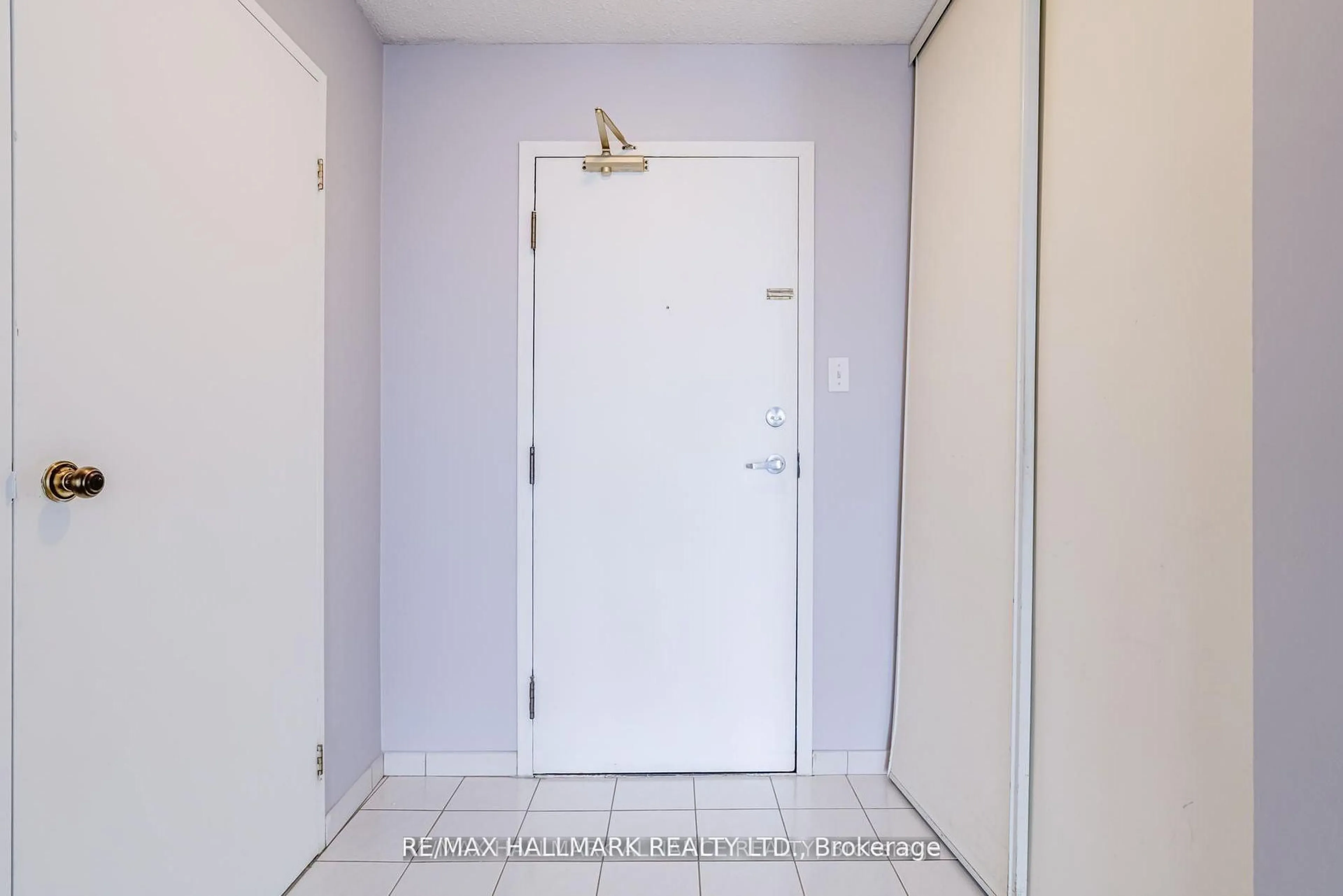 Indoor entryway for 3 Rowntree Rd #707, Toronto Ontario M9V 5G8