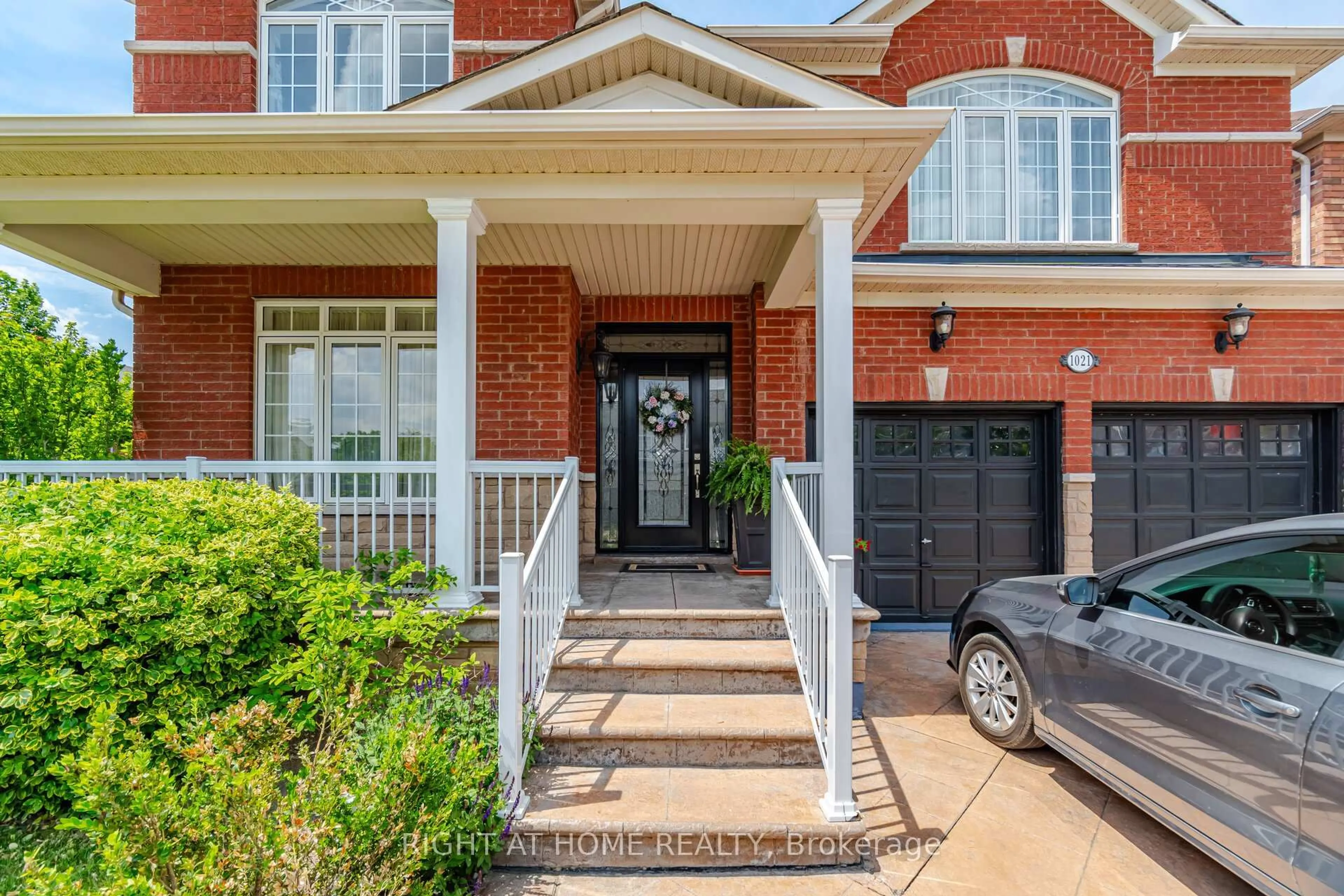 Home with brick exterior material, street for 1021 Hemstreet Cres, Milton Ontario L9T 6S2