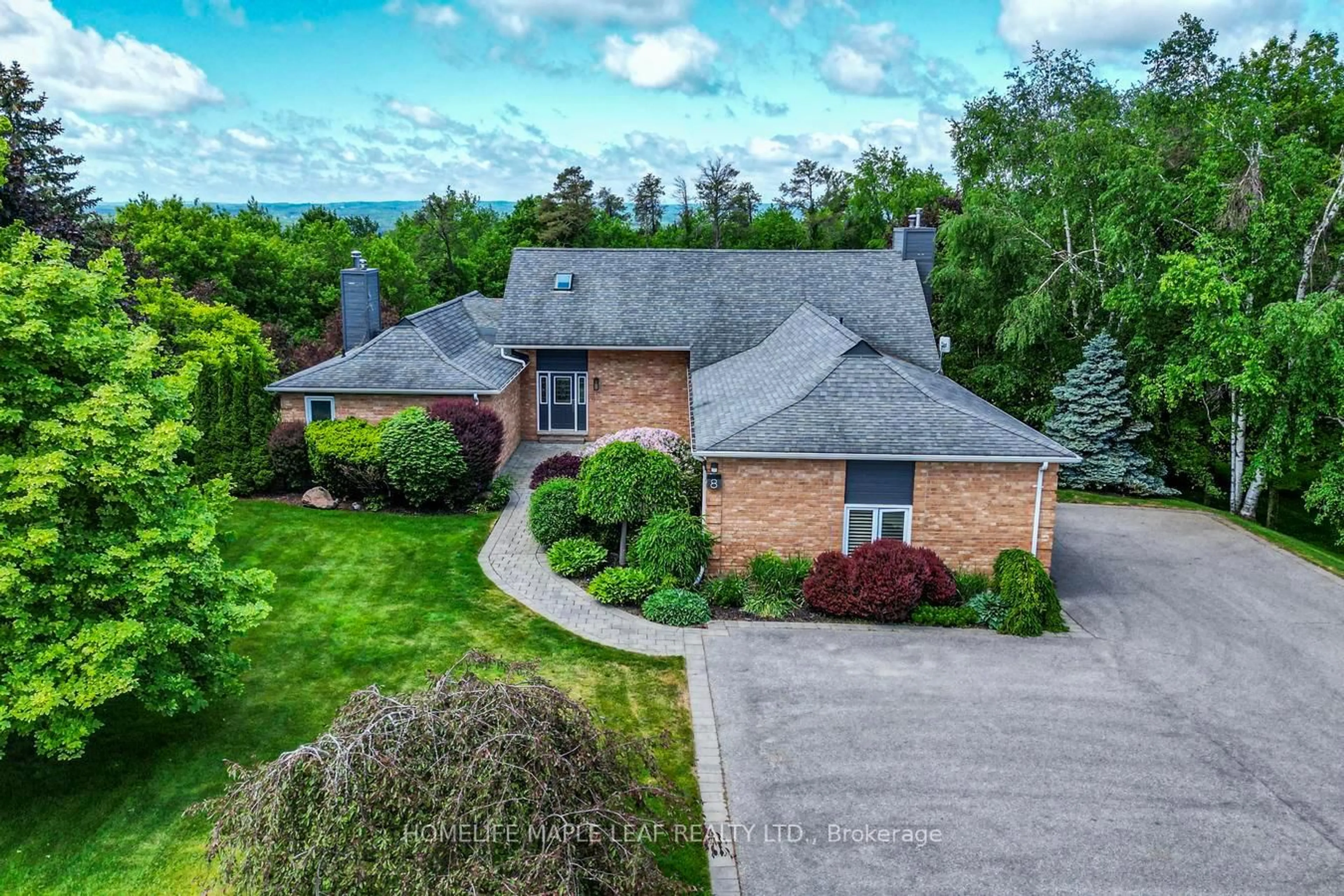 A pic from outside/outdoor area/front of a property/back of a property/a pic from drone, unknown for 8 Coates Hill Crt, Caledon Ontario L7E 0N4