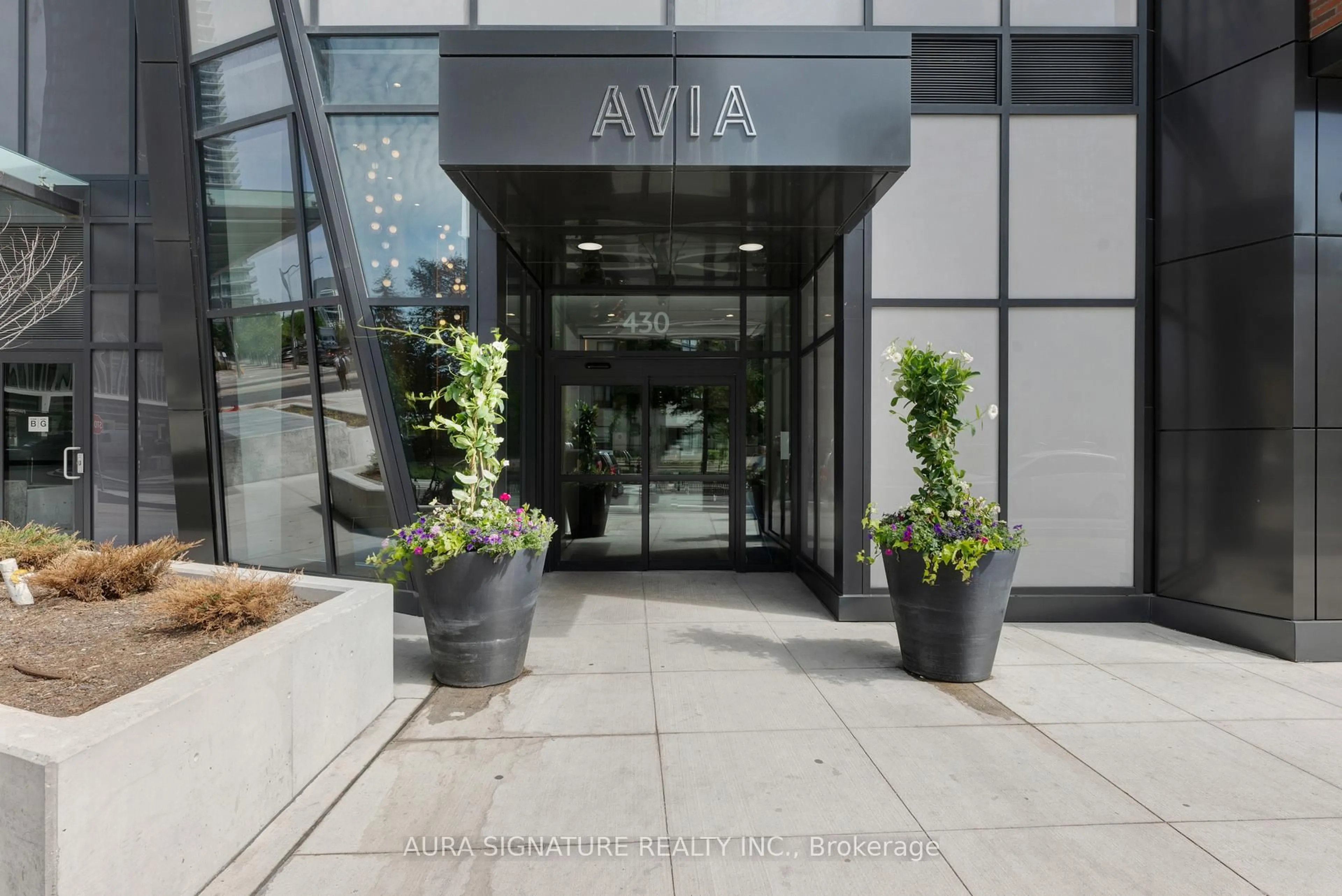 Indoor foyer for 430 Square One Dr #2408, Mississauga Ontario L5B 0L6