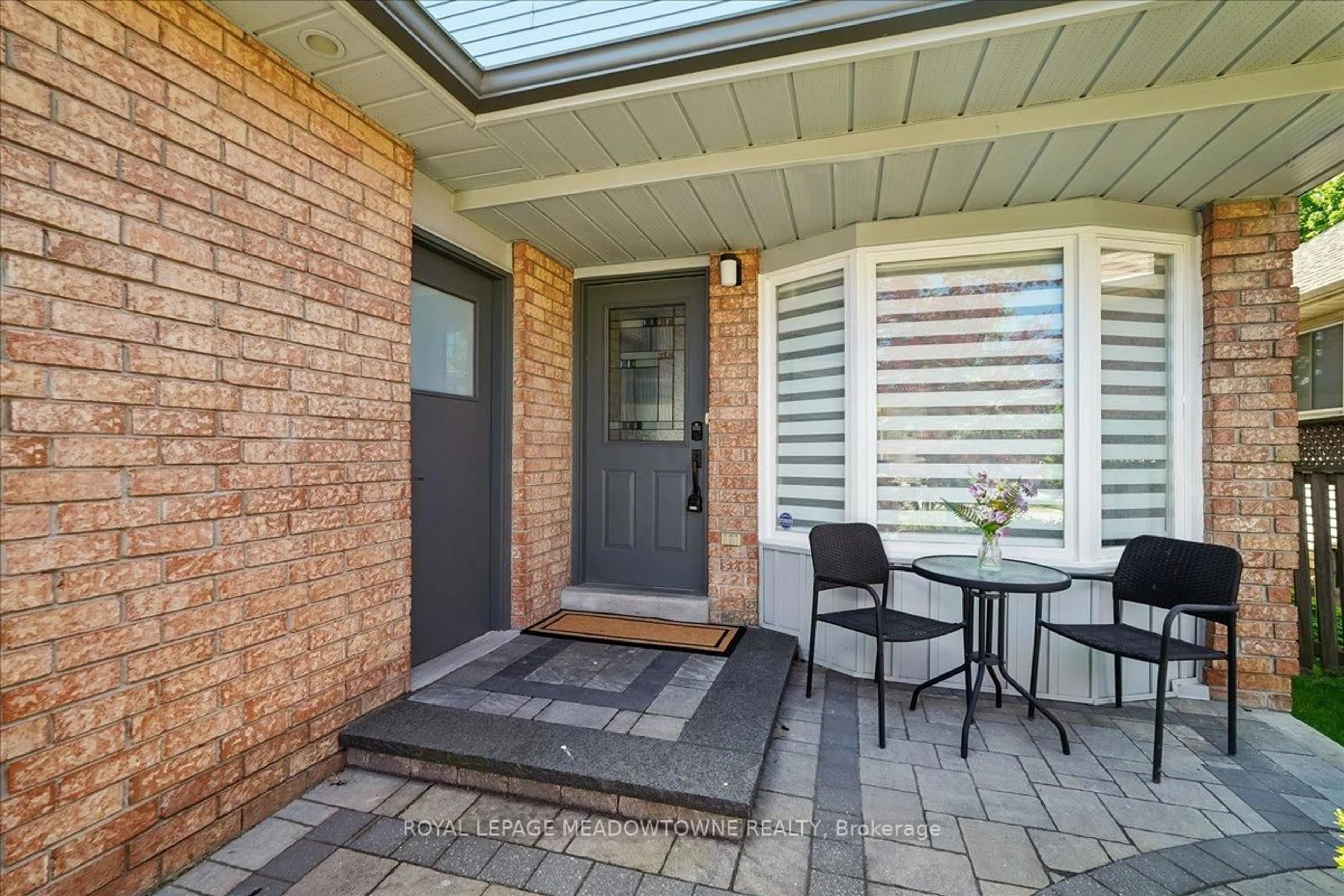 Patio, street for 2208 Hunt Cres, Burlington Ontario L7M 3E4