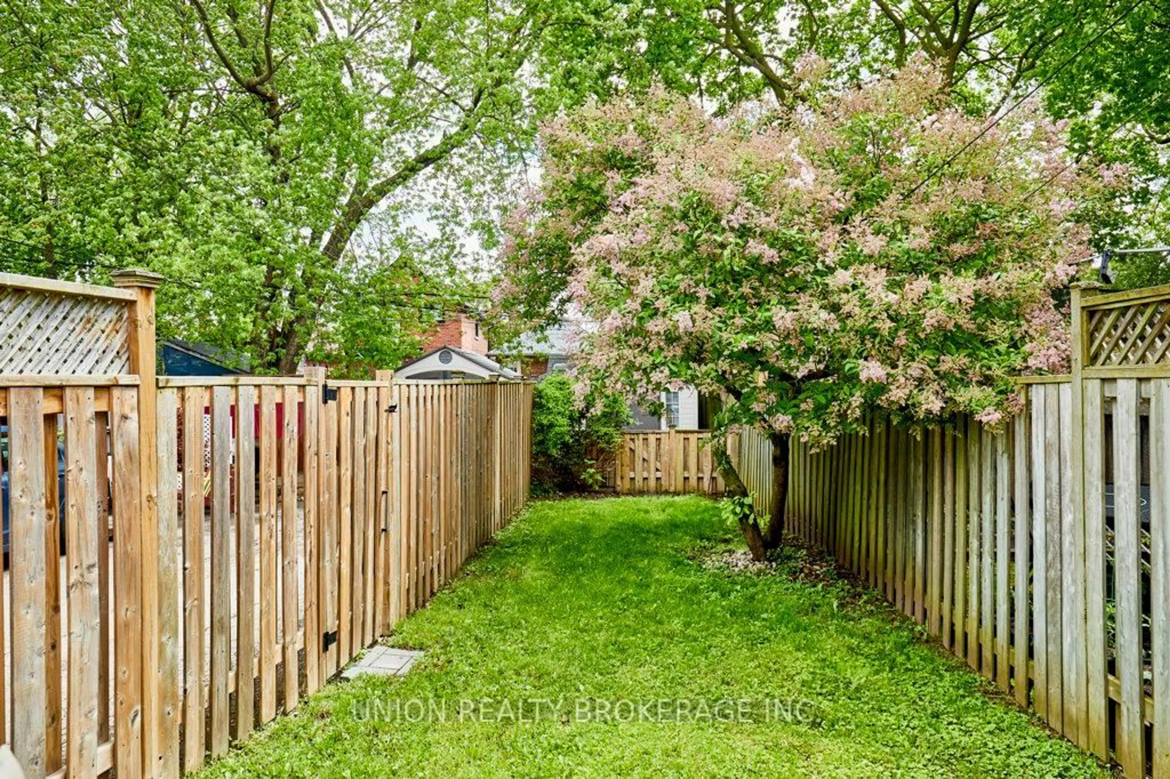 Patio, street for 91 Eighth St, Toronto Ontario M8V 3C5