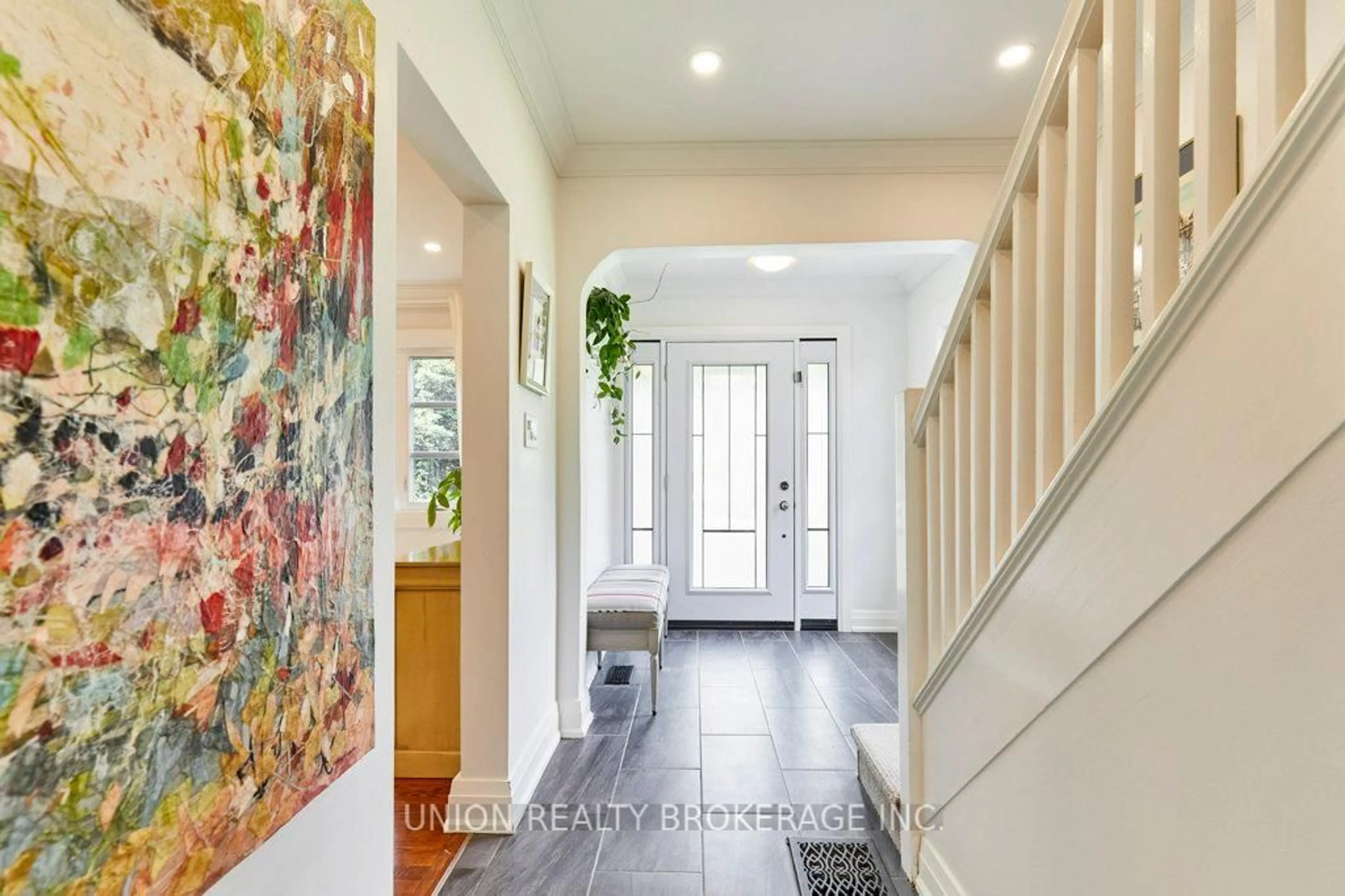 Indoor entryway for 91 Eighth St, Toronto Ontario M8V 3C5