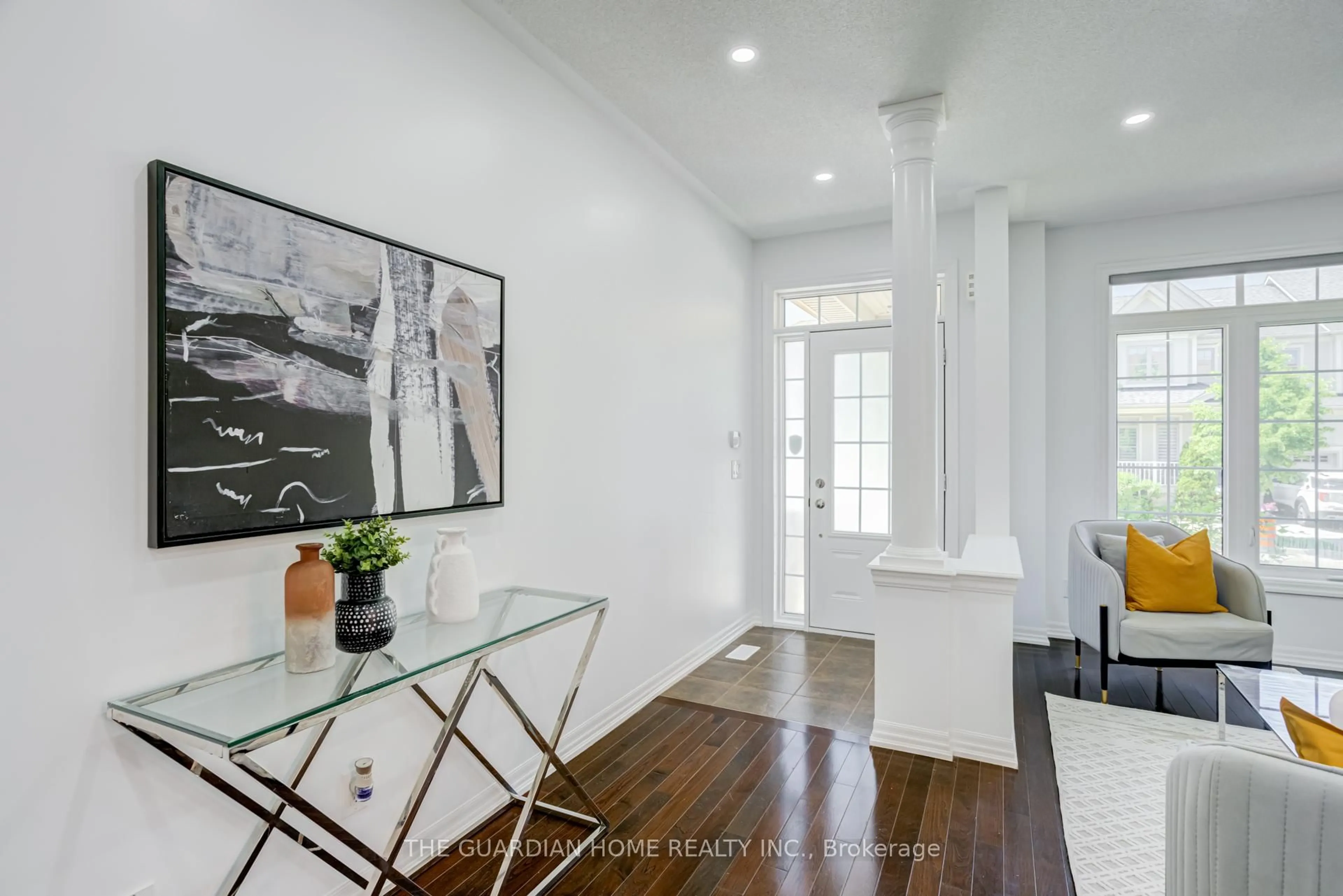 Indoor entryway for 30 Aird Crt, Milton Ontario L9T 3Y1