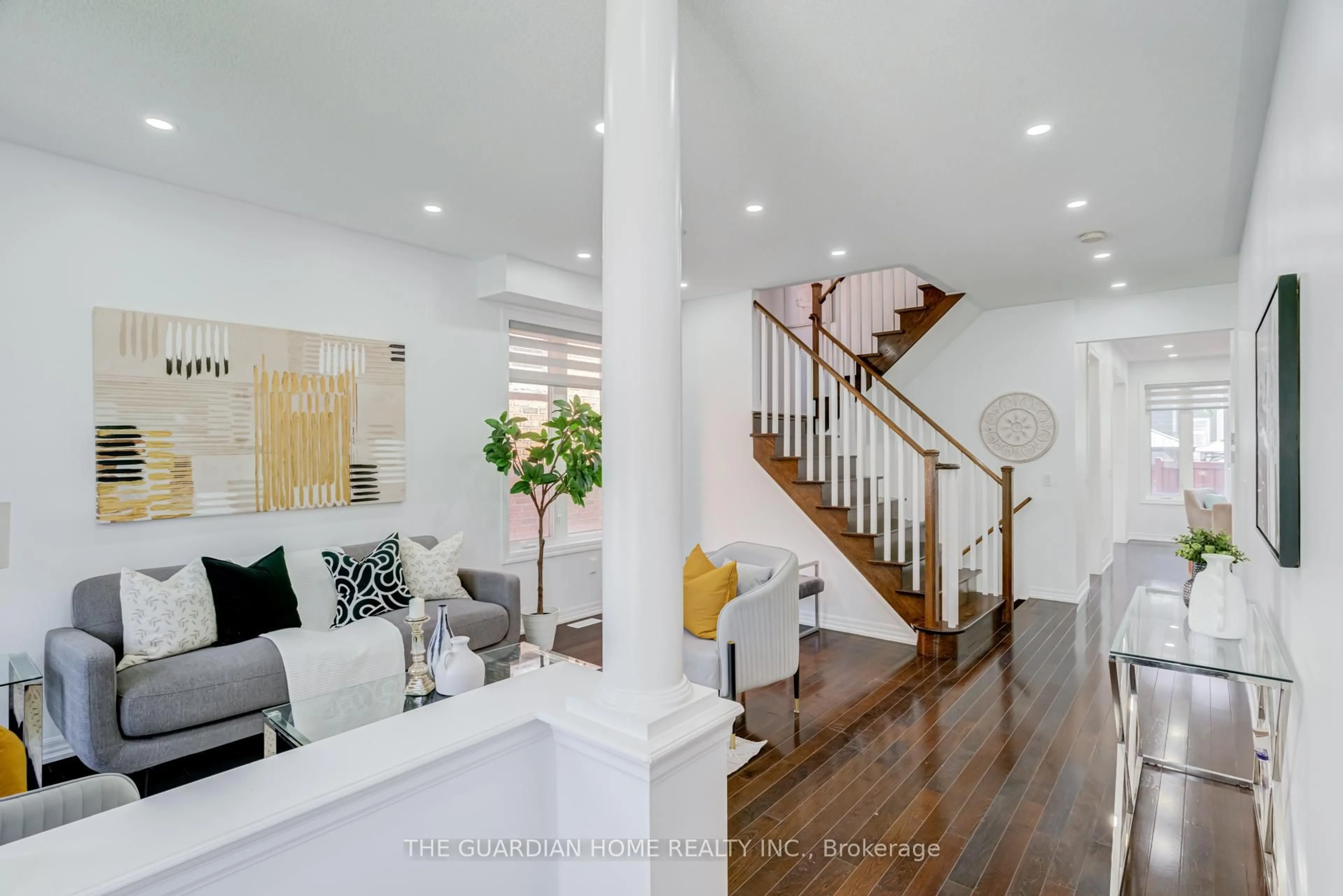 Indoor entryway for 30 Aird Crt, Milton Ontario L9T 3Y1