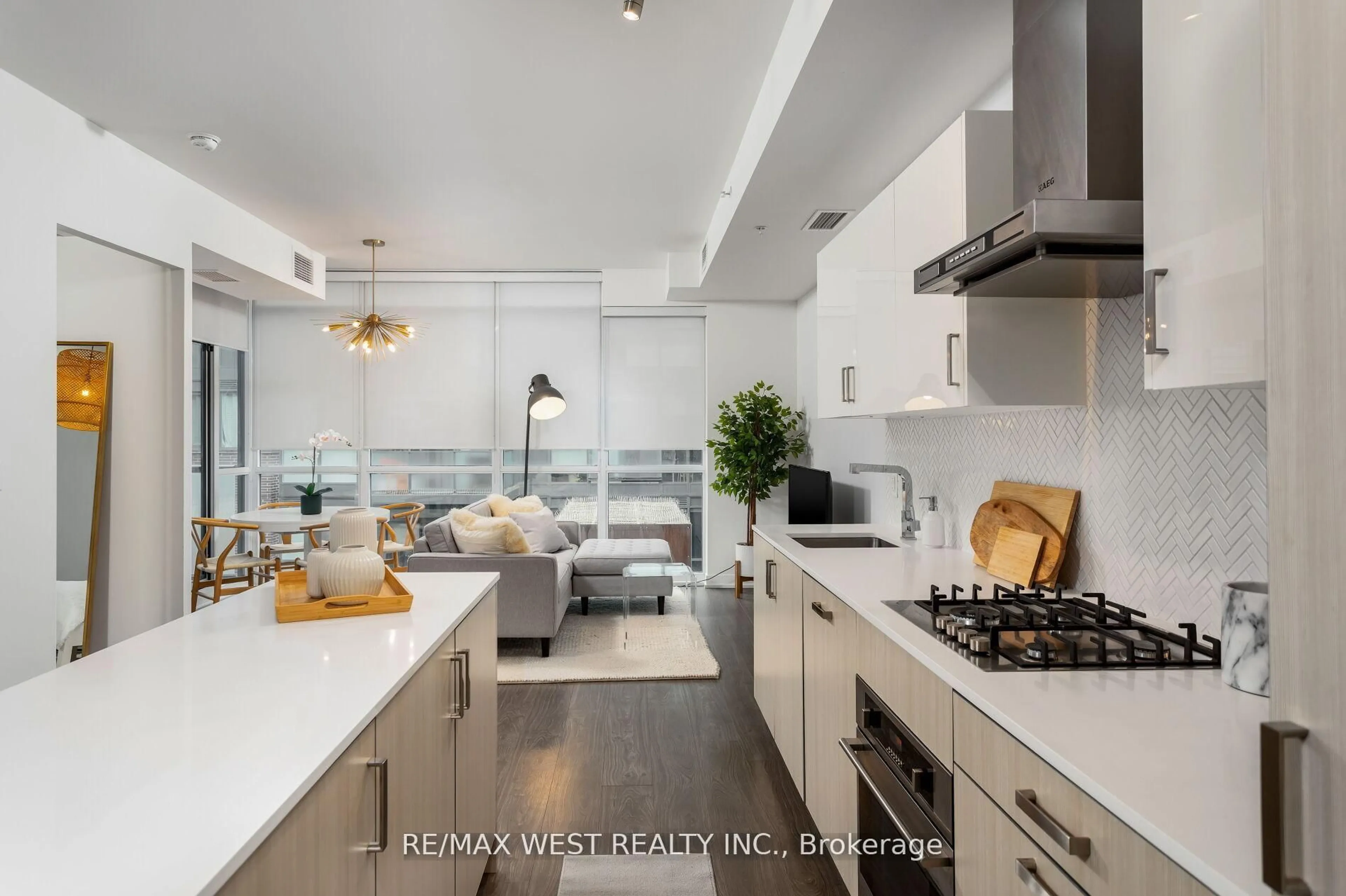 Open concept kitchen, ceramic/tile floor for 36 Howard Park Ave #603, Toronto Ontario M6R 0A5