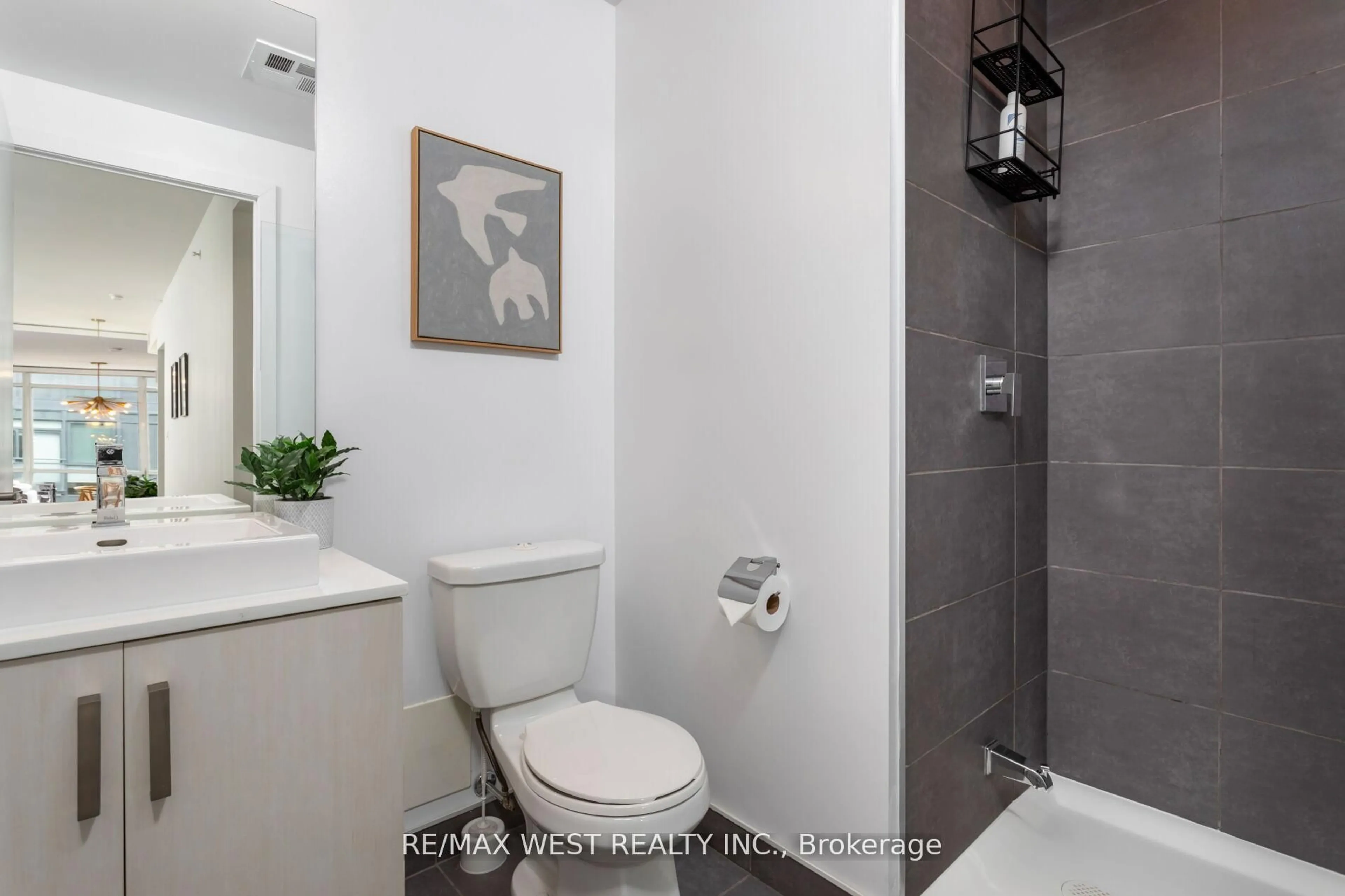 Standard bathroom, ceramic/tile floor for 36 Howard Park Ave #603, Toronto Ontario M6R 0A5