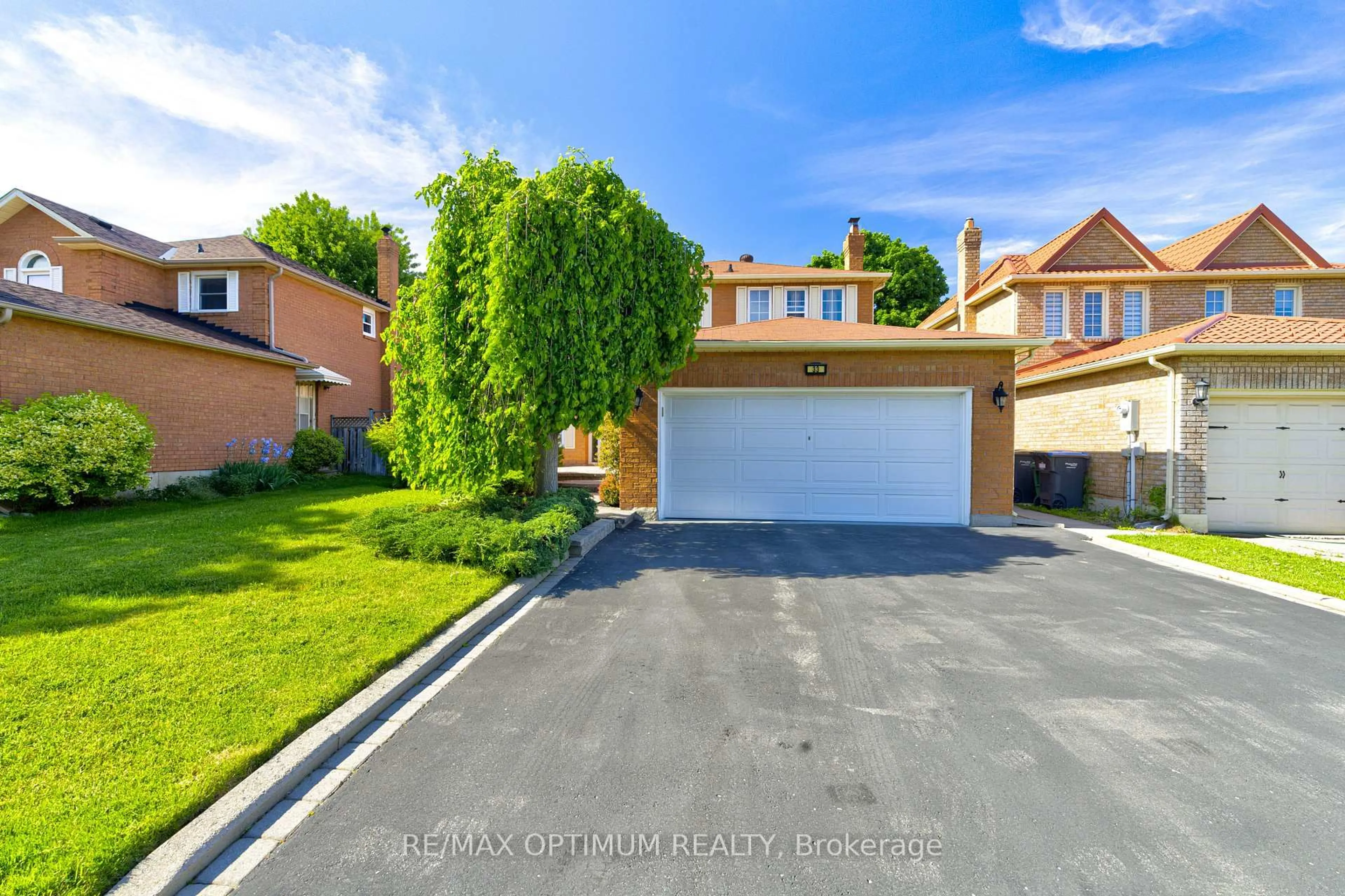 A pic from outside/outdoor area/front of a property/back of a property/a pic from drone, street for 33 Corkett Dr, Brampton Ontario L6X 3G1
