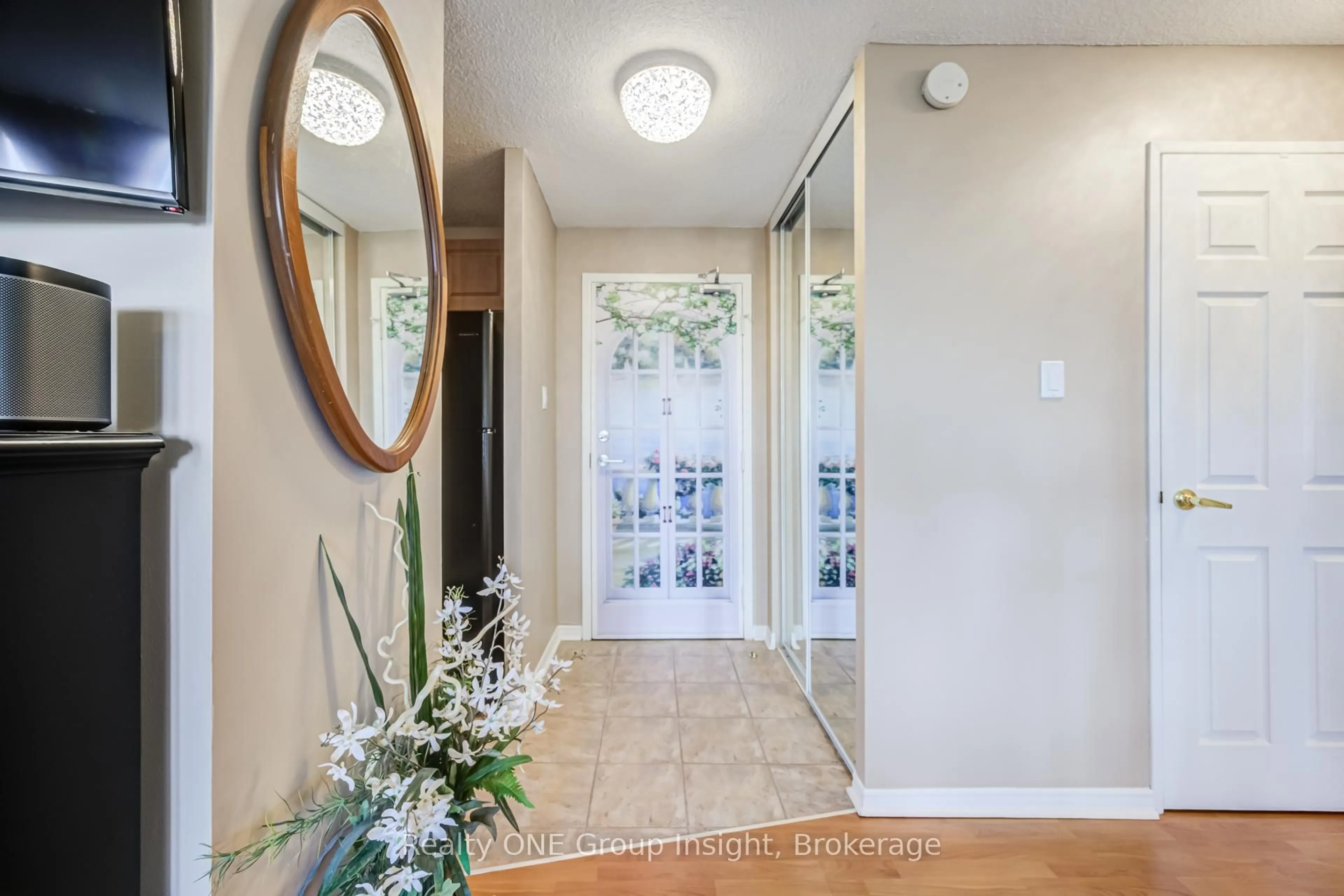 Indoor entryway for 2900 Battleford Rd #516, Mississauga Ontario L5N 2V9