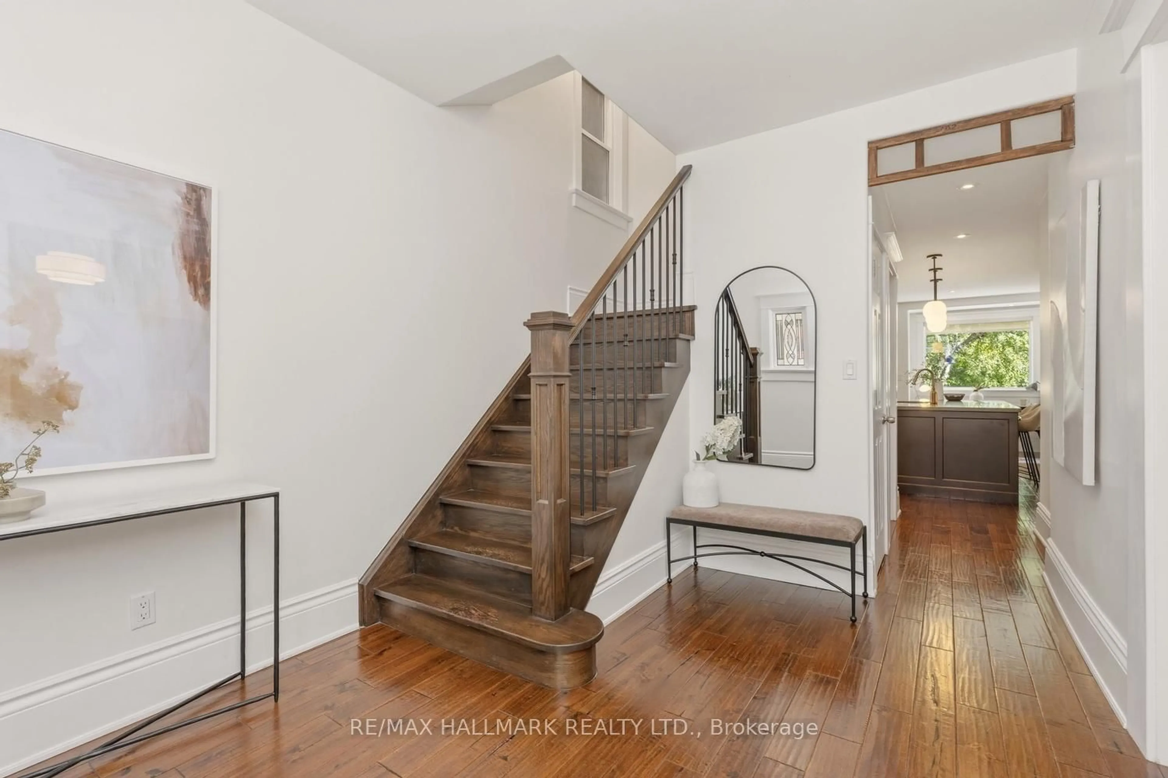Indoor entryway for 217 Humberside Ave, Toronto Ontario M6P 1K9