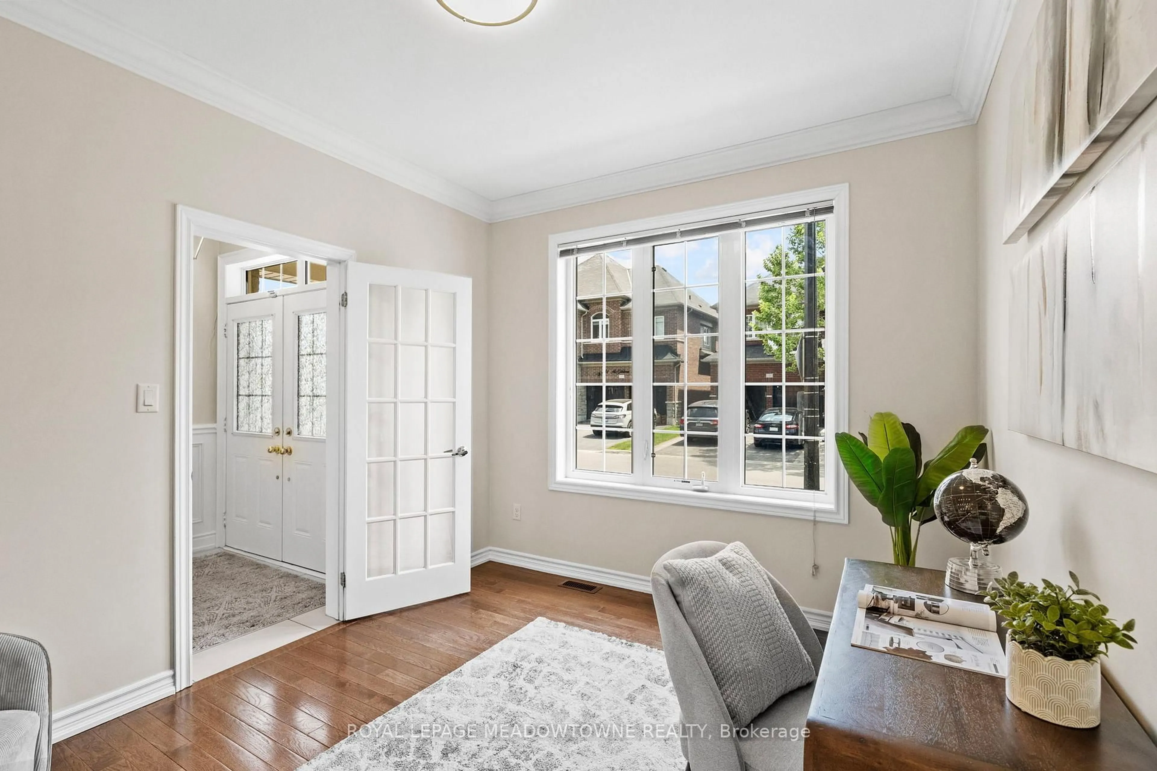 Indoor entryway for 332 McGibbon Dr, Milton Ontario L9T 5K7