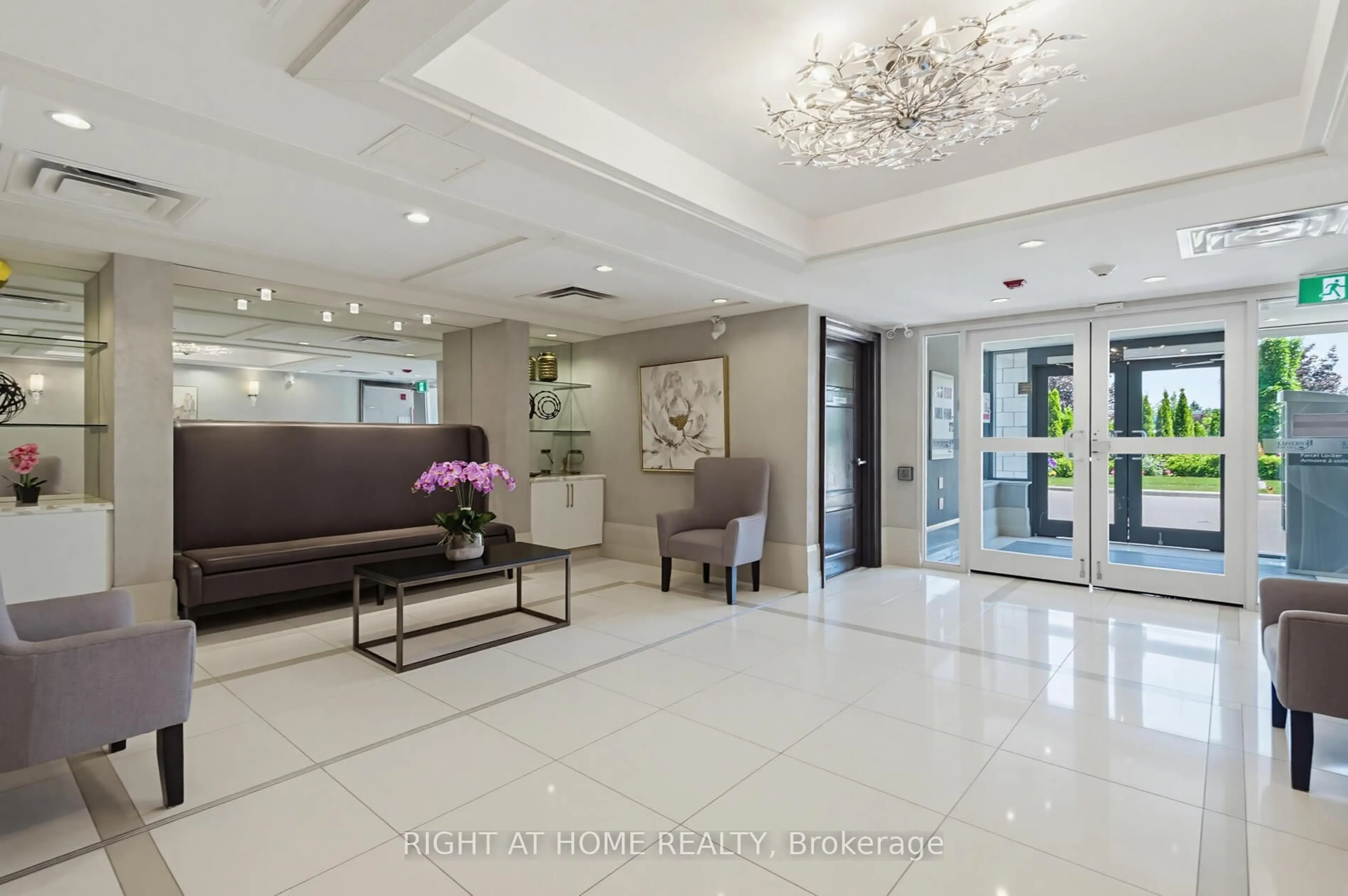 Indoor foyer for 40 Via Rosedale #318, Brampton Ontario L6R 4A4