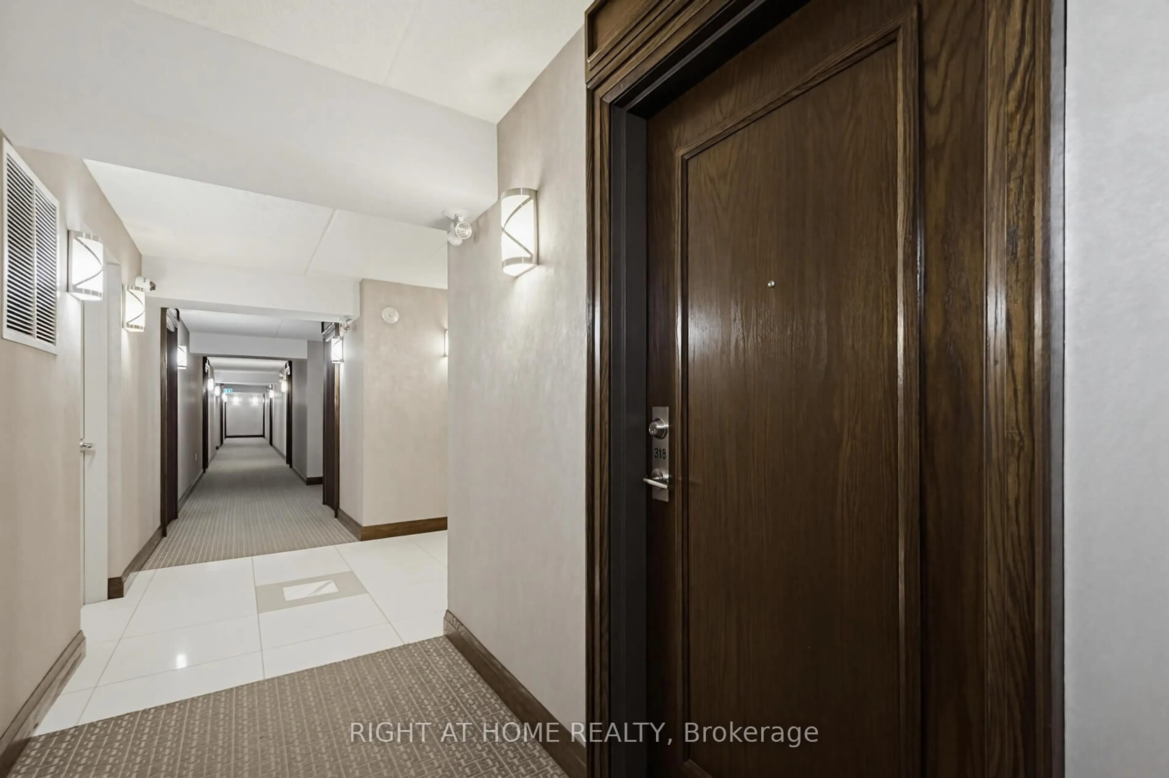 Indoor foyer for 40 Via Rosedale #318, Brampton Ontario L6R 4A4