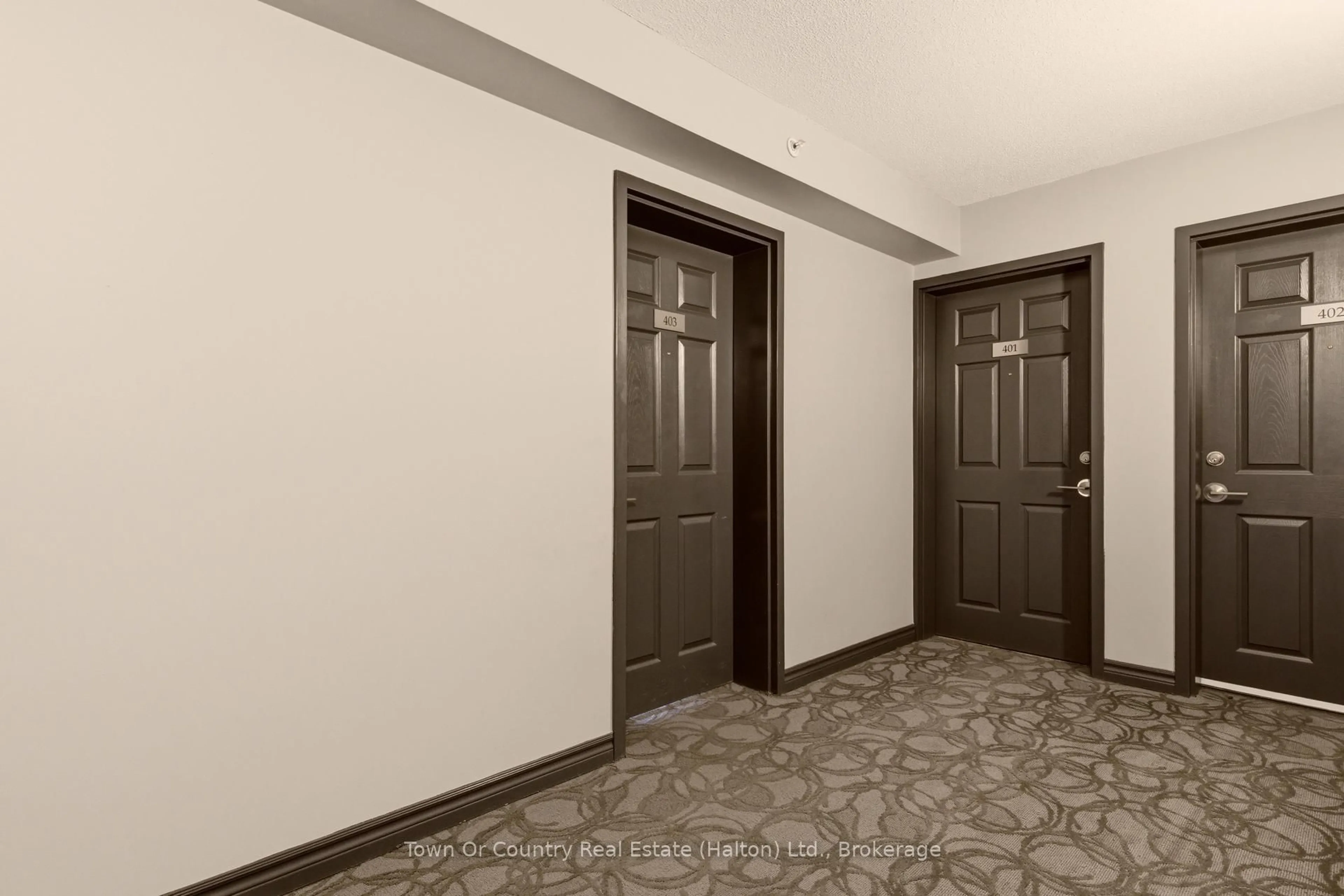 Indoor foyer for 1487 Maple Ave #403, Milton Ontario L9T 0B7