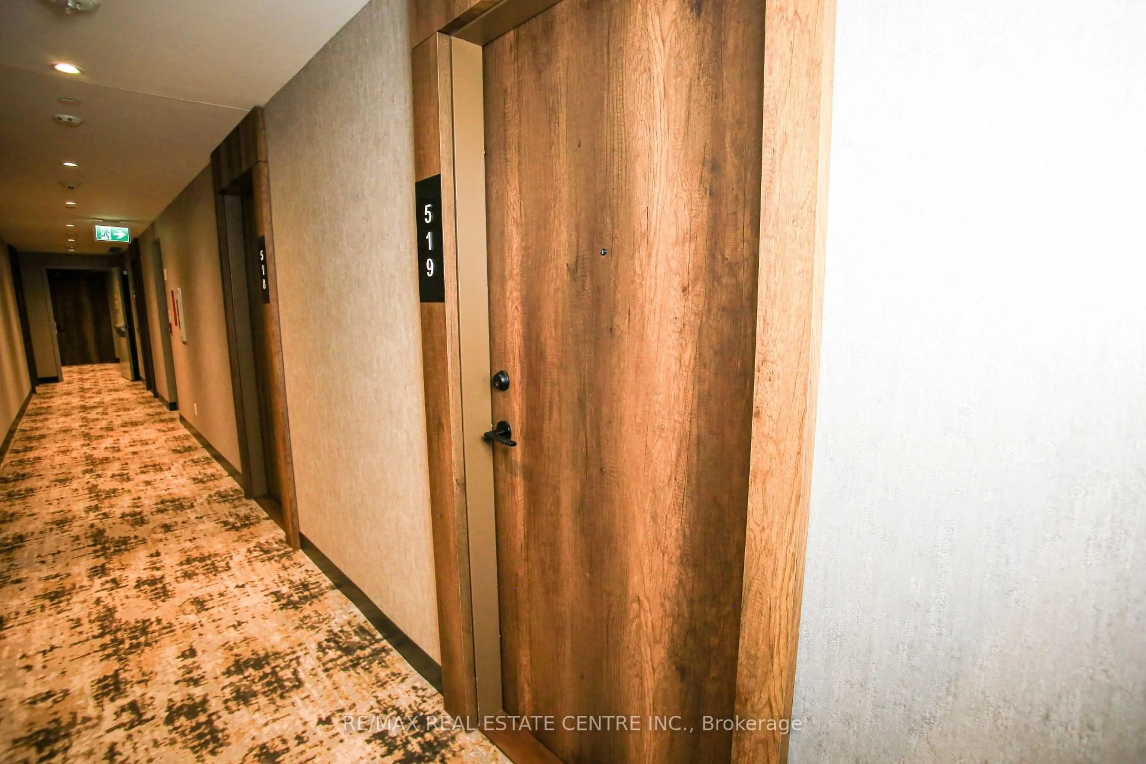 Indoor foyer for 251 Manitoba St #519, Toronto Ontario M8Y 0C7